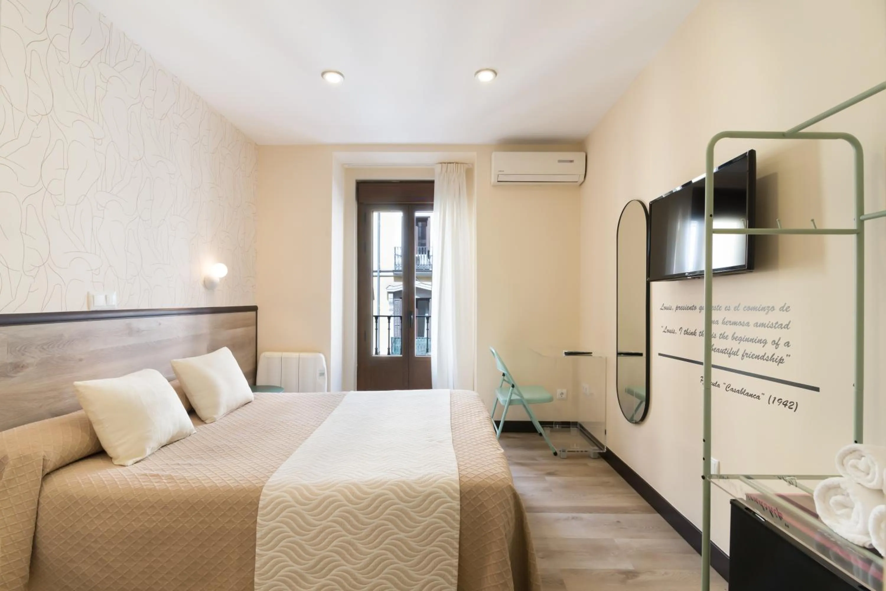 Photo of the whole room, Bed in Hostal Art Madrid