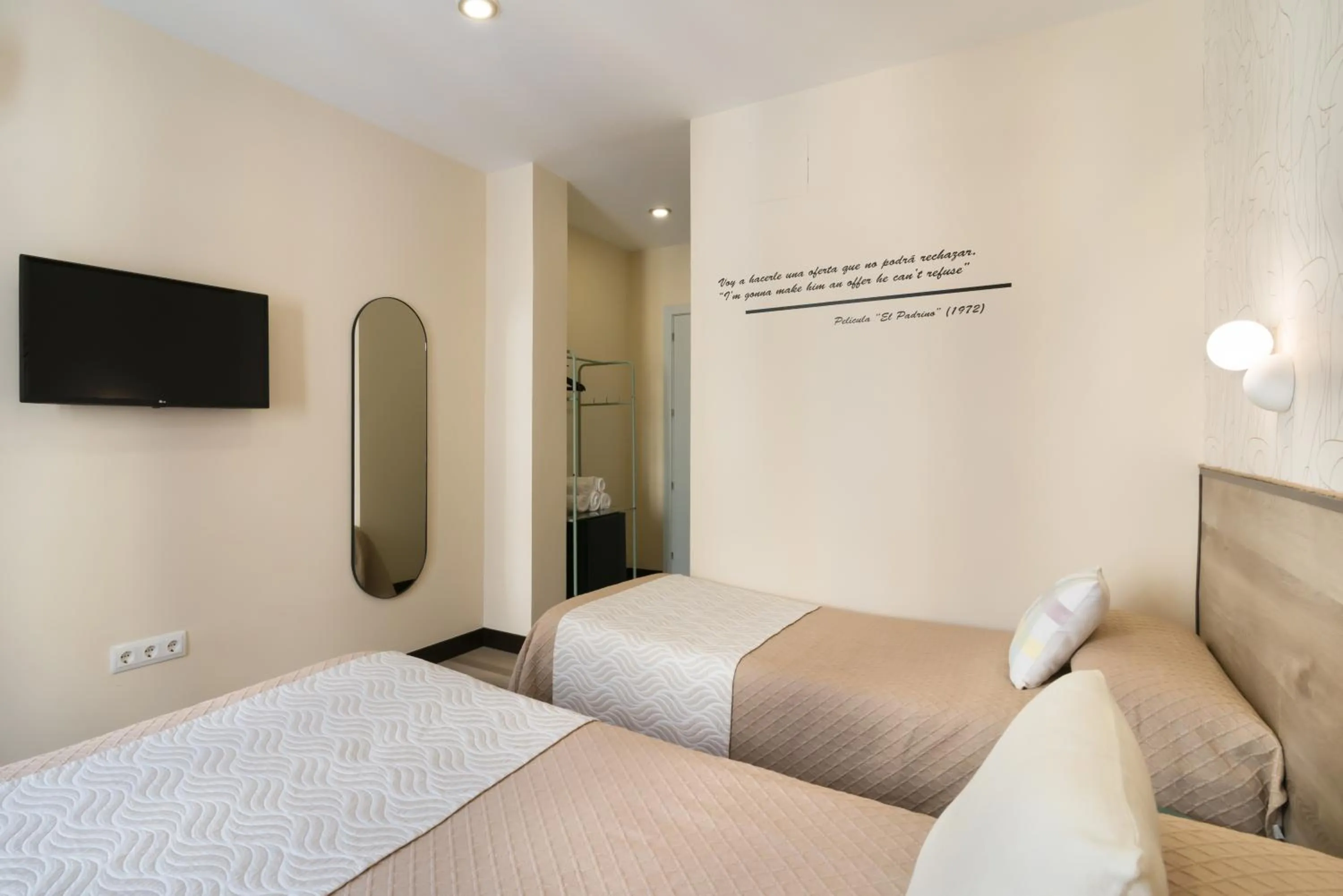 Photo of the whole room, Bed in Hostal Art Madrid