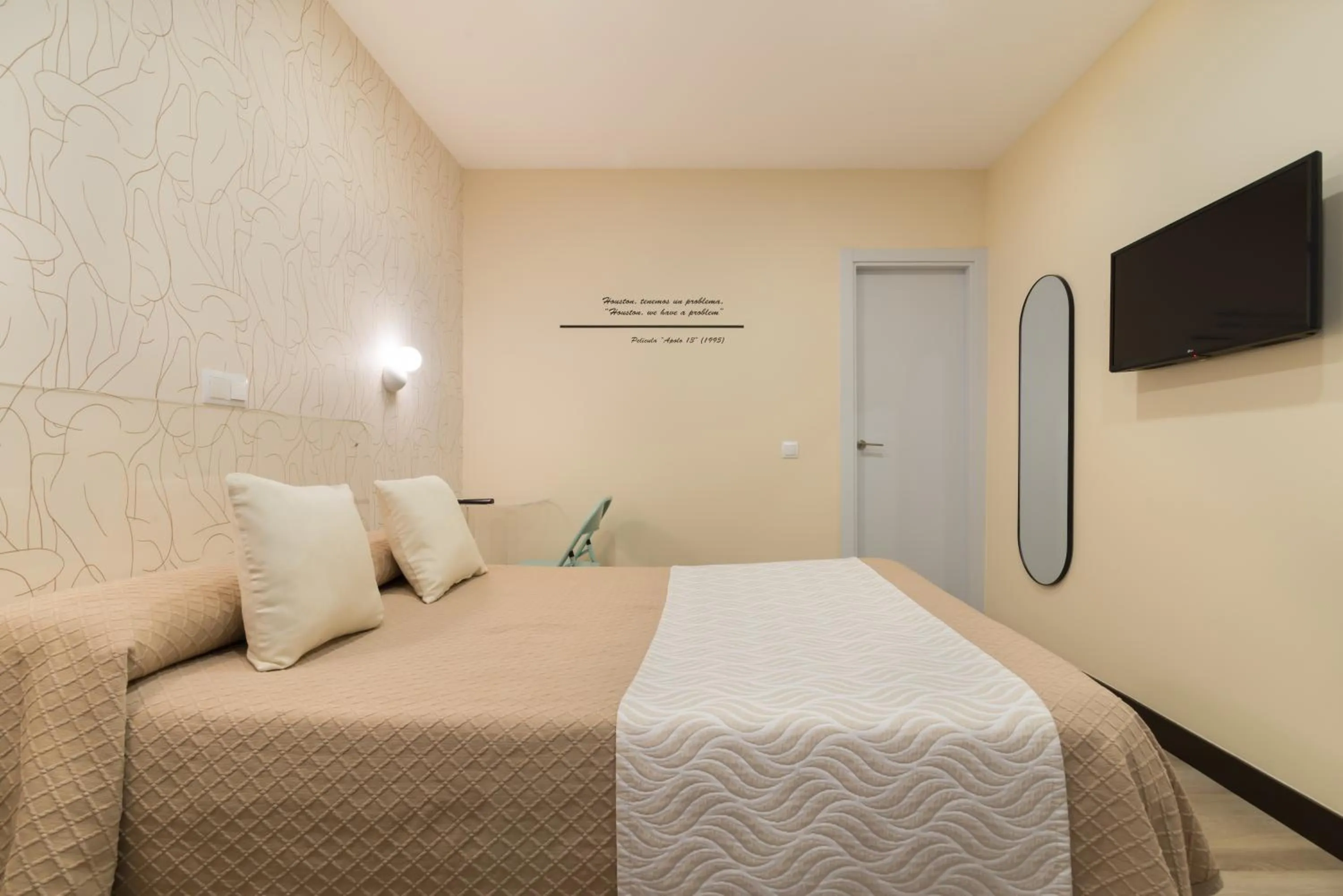 Photo of the whole room, Bed in Hostal Art Madrid