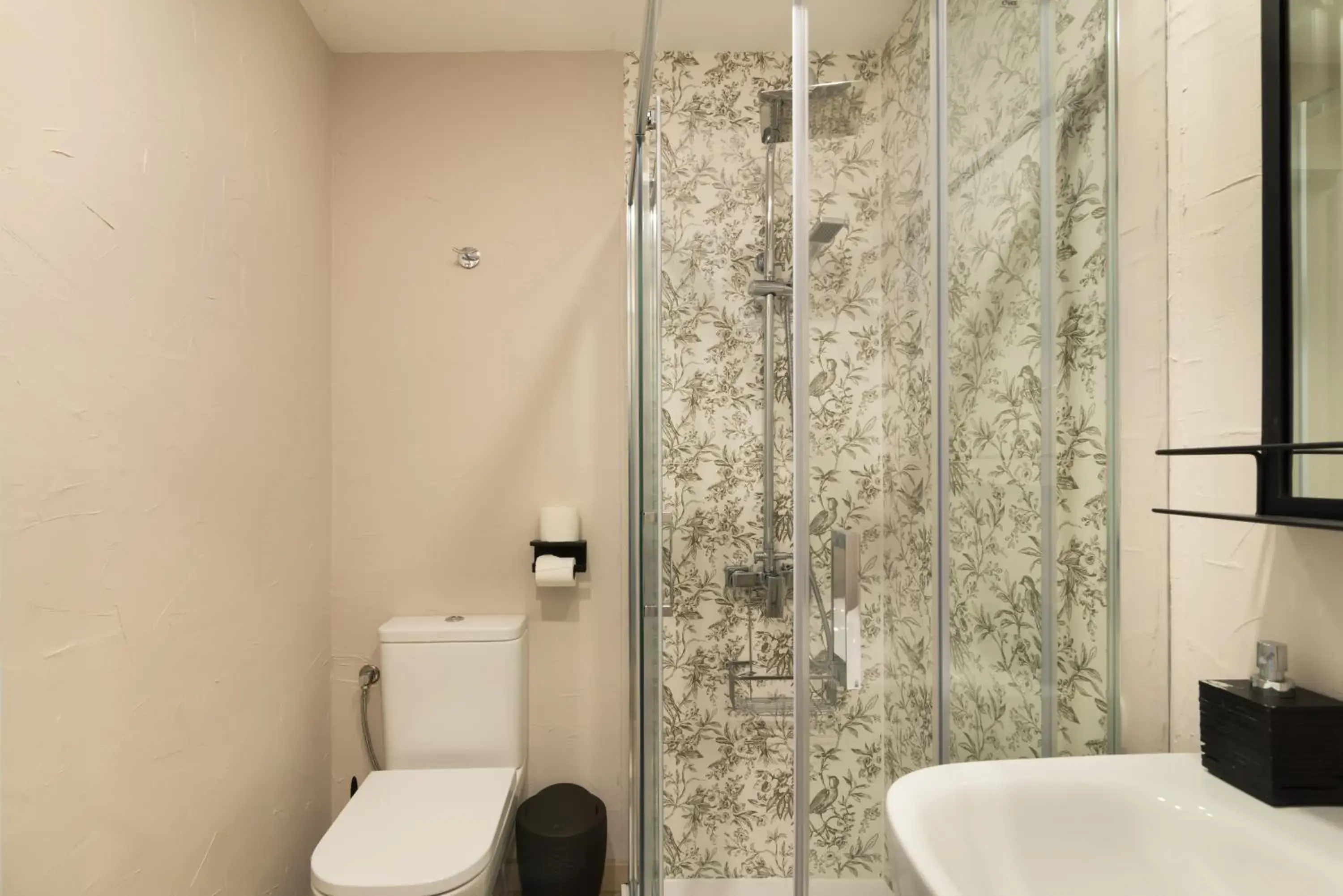 Superior Double Room with Extra Bed in Hostal Art Madrid Superior Double Room with Extra Bed in Hostal Art Madrid