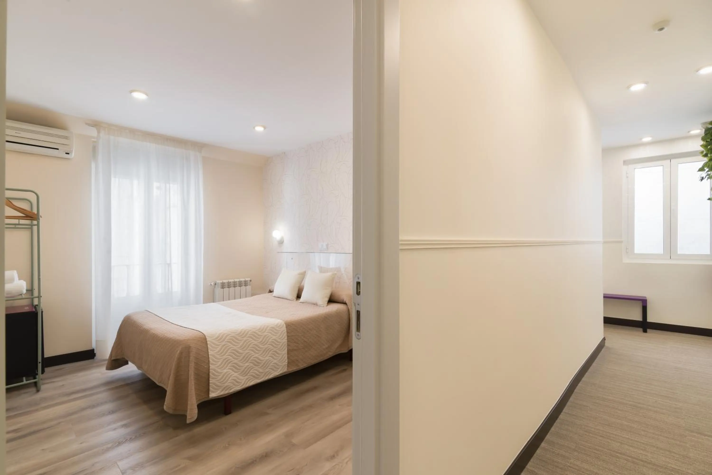 Photo of the whole room, Bed in Hostal Art Madrid