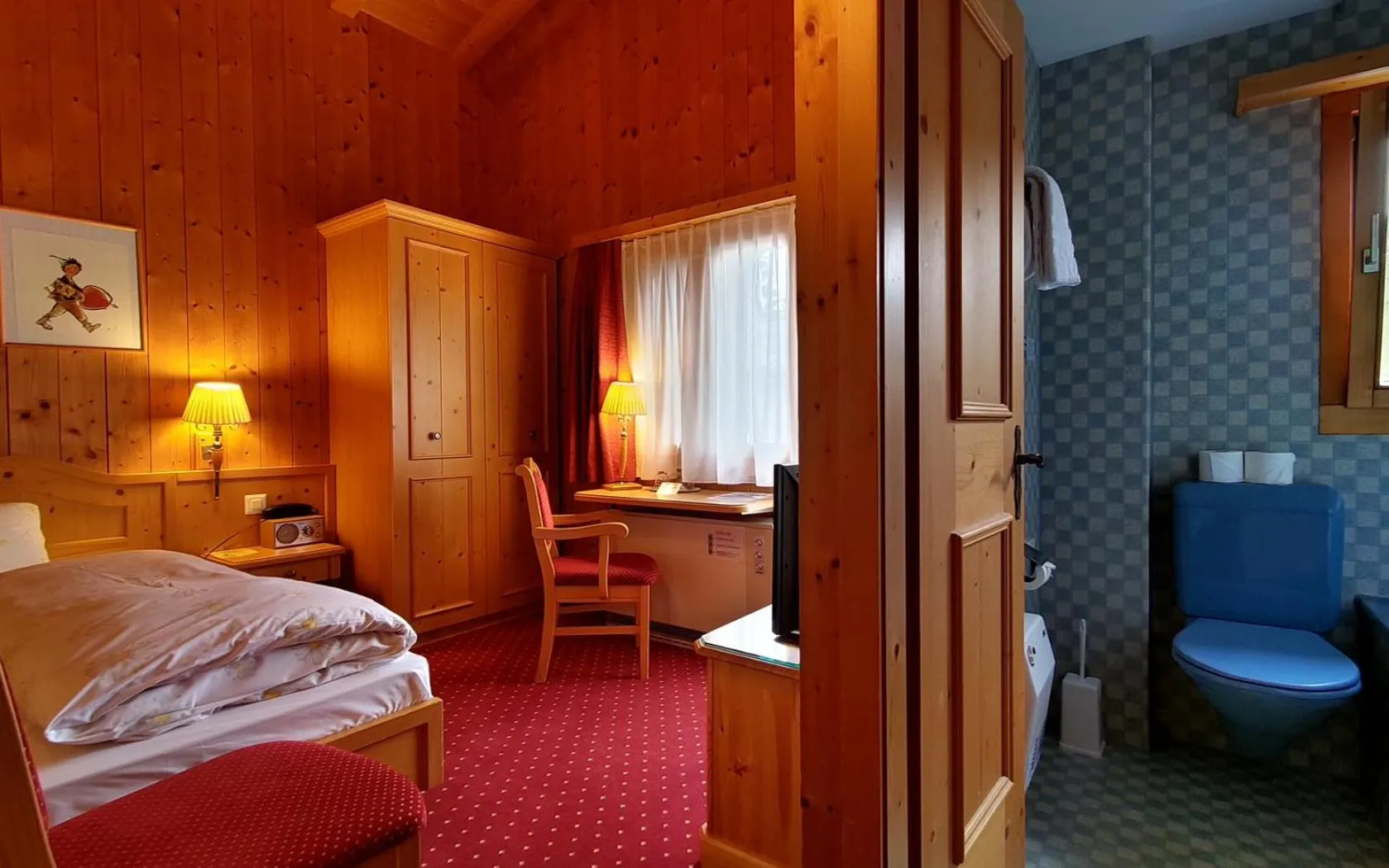 Bathroom, Bed in Hotel Cresta
