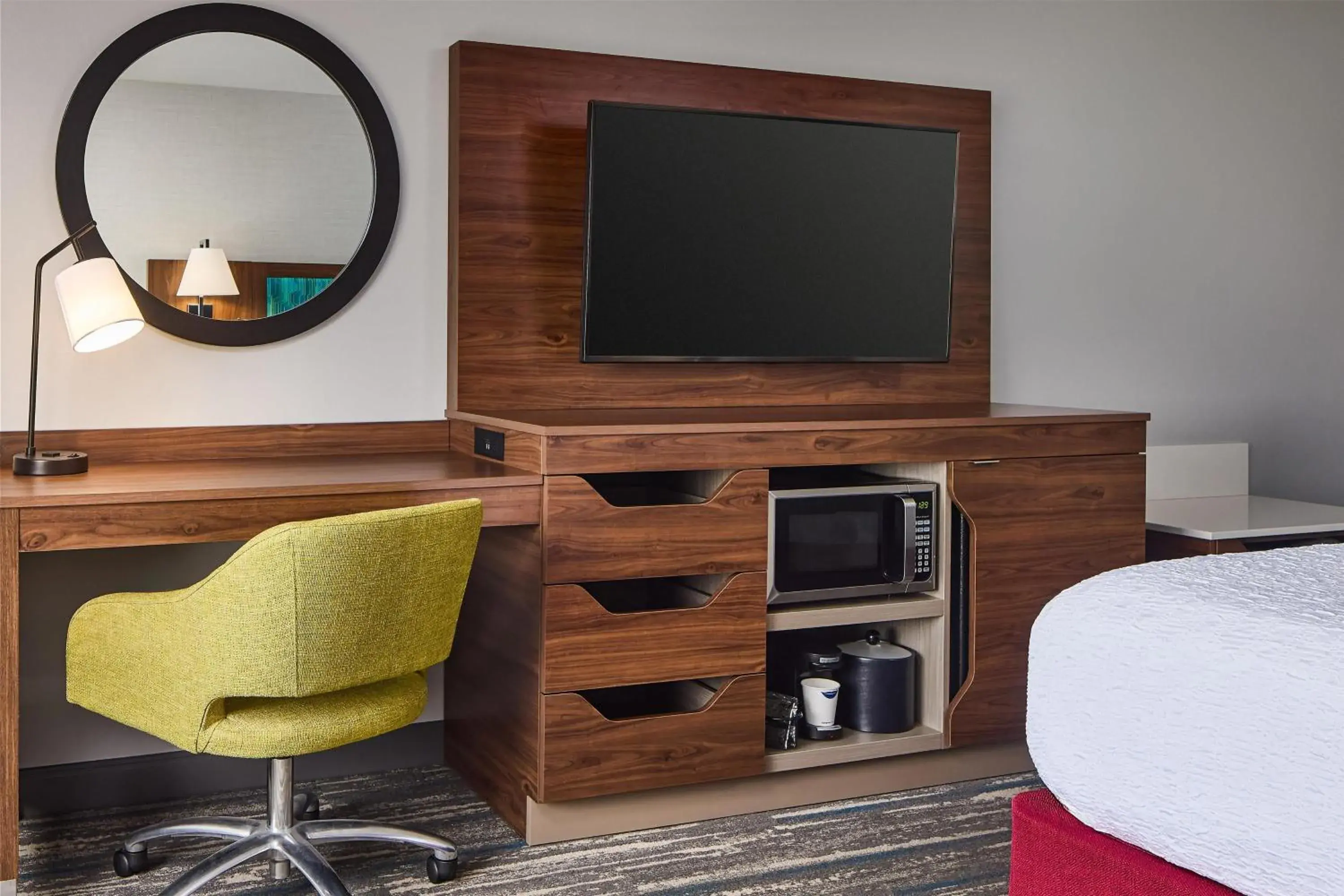 King Room with Microwave and Fridge in Hampton Inn Colby King Room with Microwave and Fridge in Hampton Inn Colby