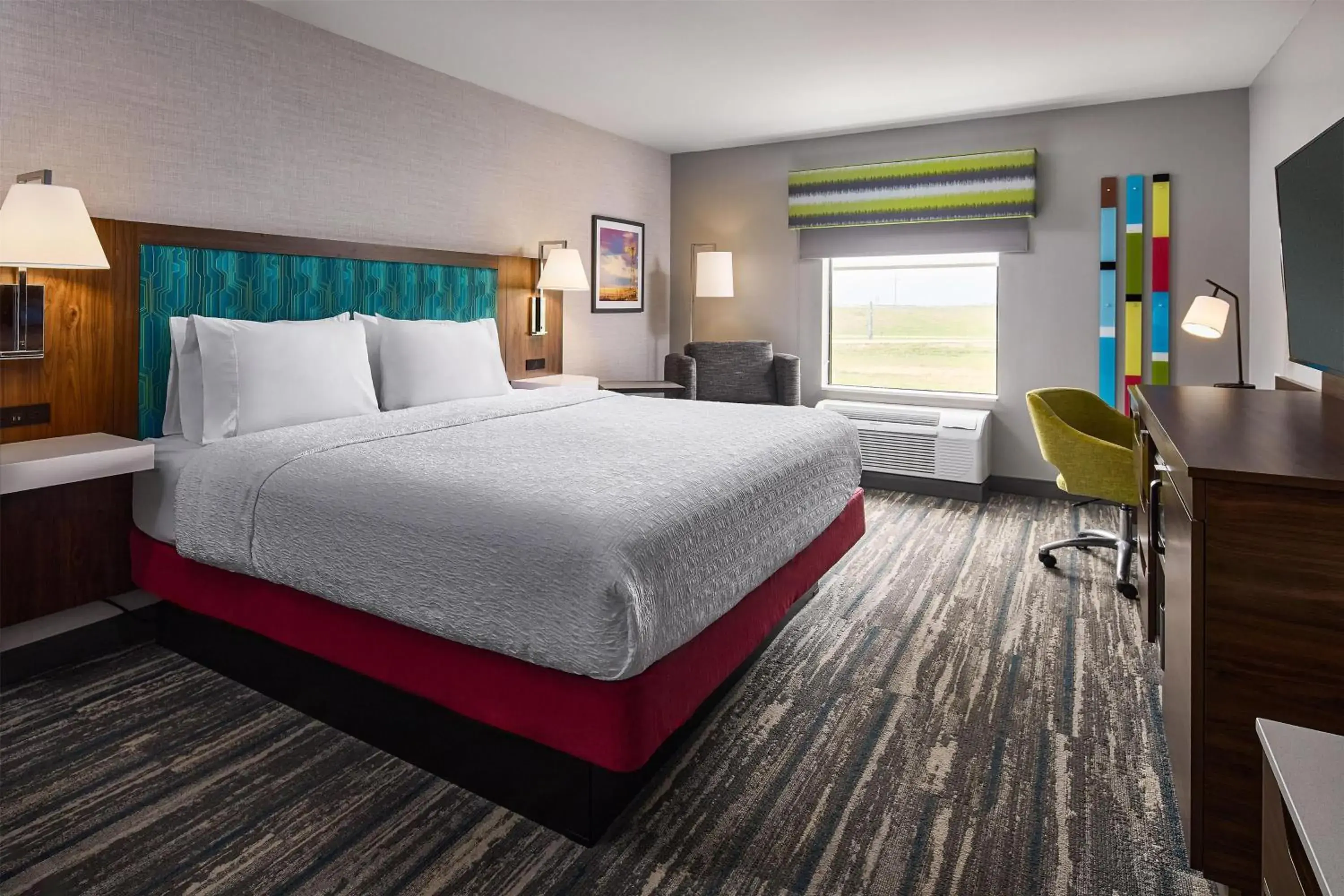 Bedroom, Bed in Hampton Inn Colby Bedroom, Bed in Hampton Inn Colby