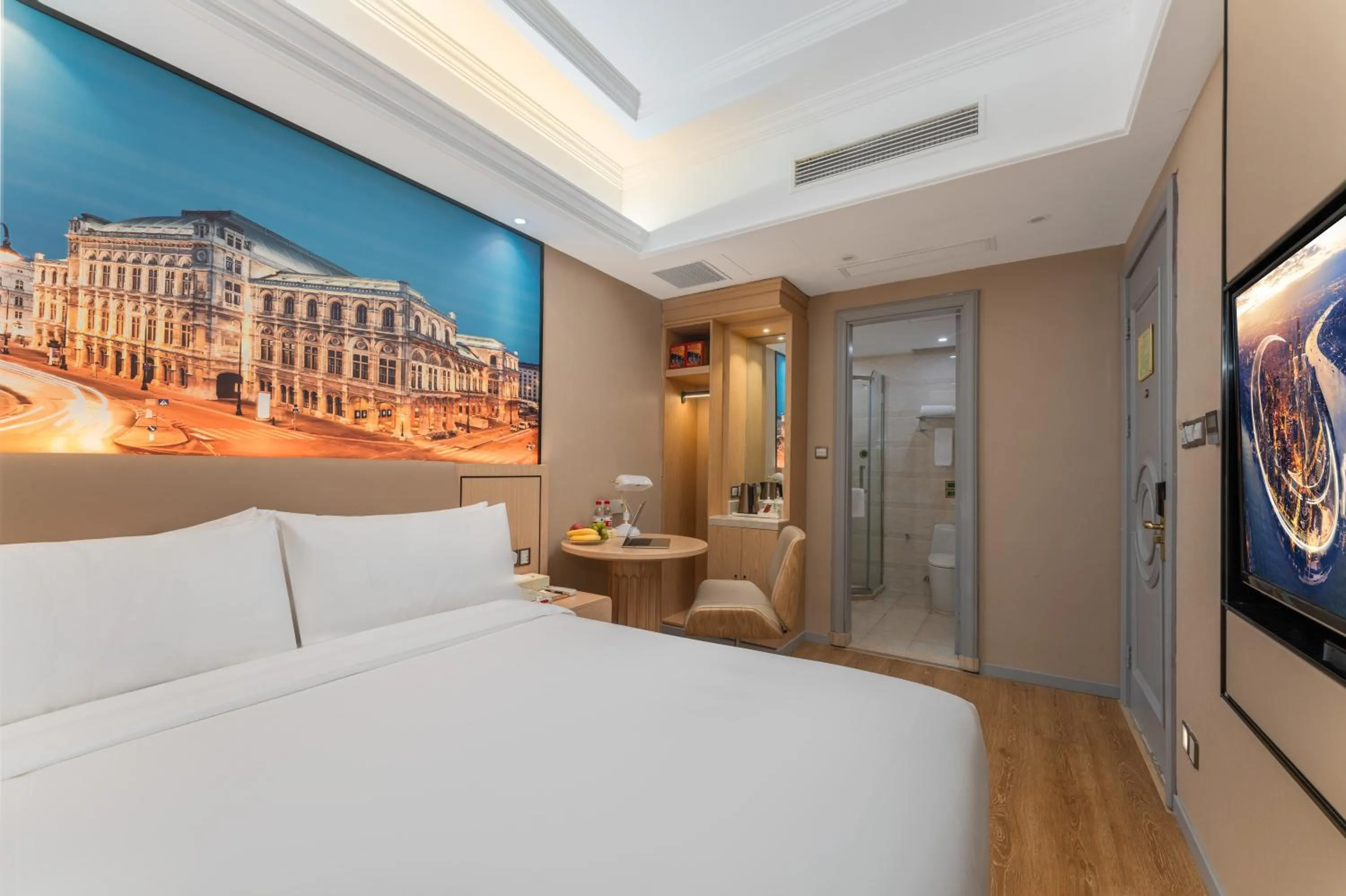 Bed in 维也纳国际酒店上海浦东机场东方枢纽店-提供浦东机场迪士尼免费穿梭巴士