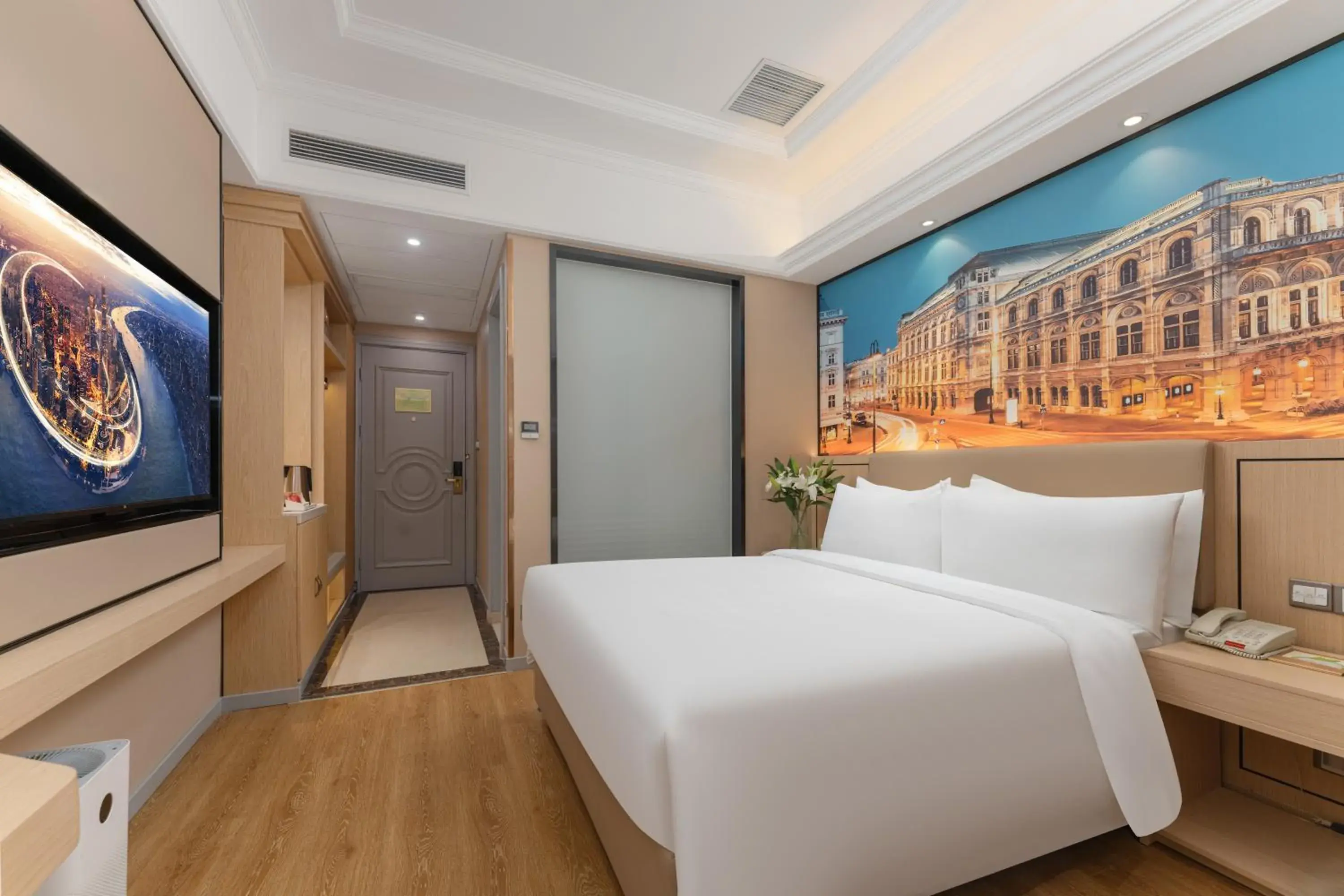 Bed in Vienna International Hotel - Shanghai Pudong Airport Free Trade Zone - Free shuttle bus to PVG airport and Disney Land Bed in Vienna International Hotel - Shanghai Pudong Airport Free Trade Zone - Free shuttle bus to PVG airport and Disney Land