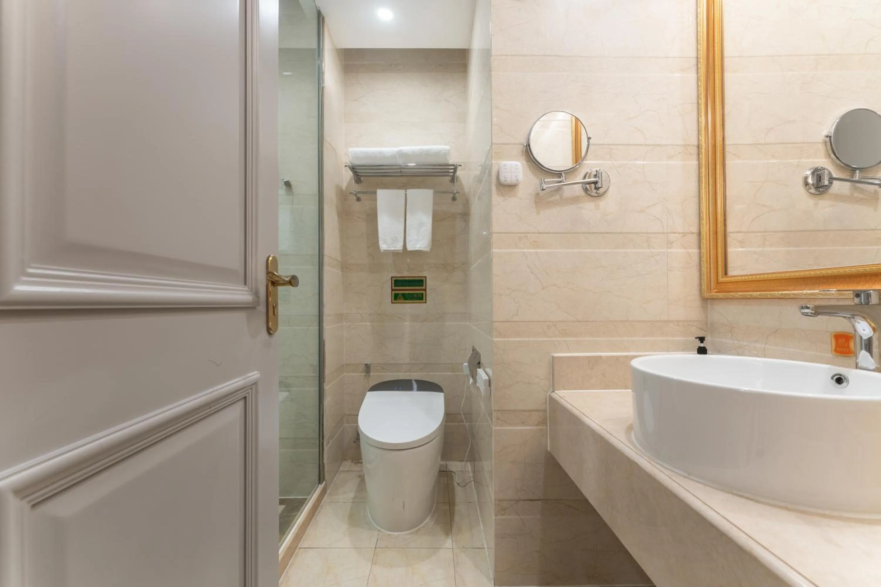 维也纳国际酒店上海浦东机场东方枢纽店-提供浦东机场迪士尼免费穿梭巴士