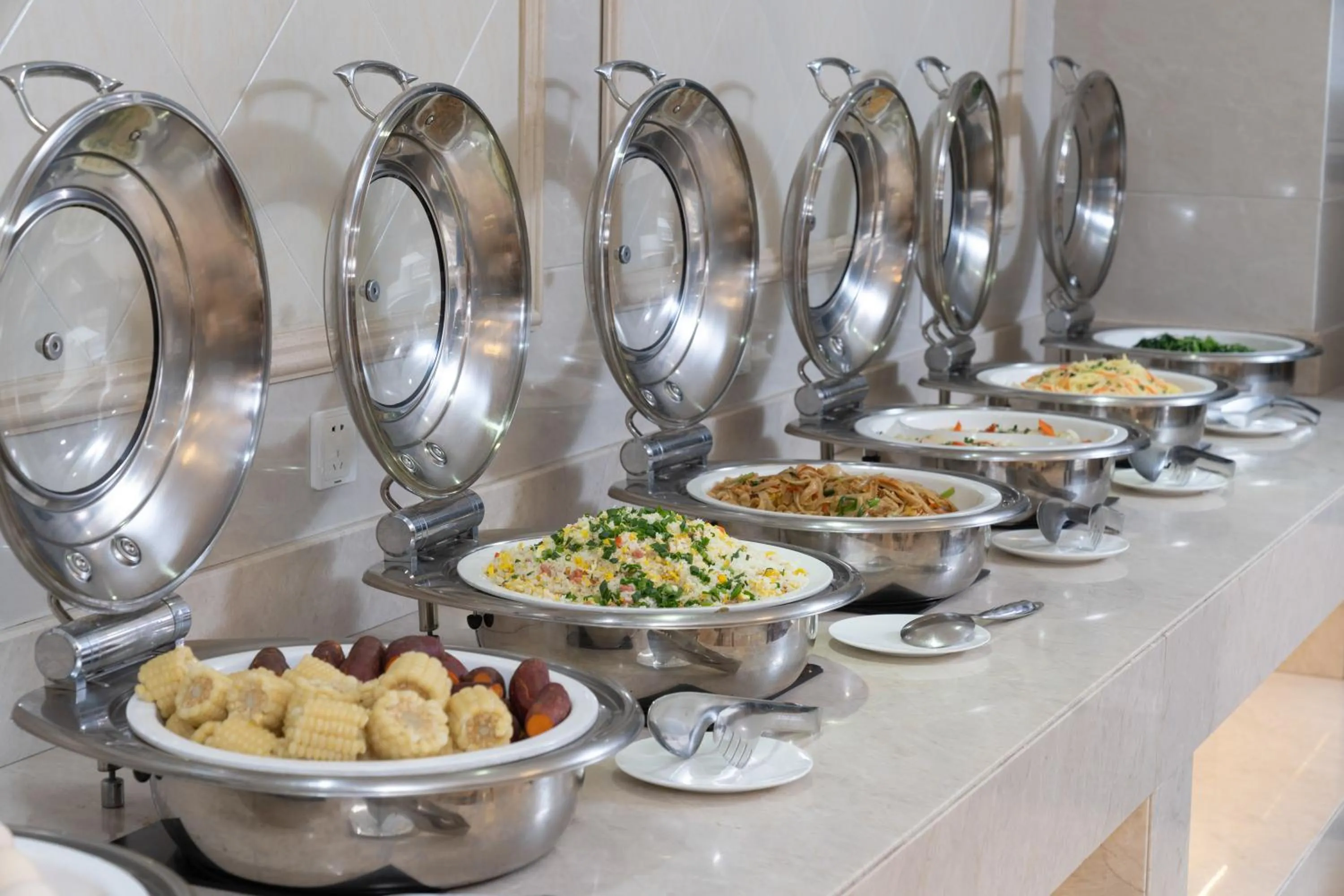 Food and drinks in 维也纳国际酒店上海浦东机场东方枢纽店-提供浦东机场迪士尼免费穿梭巴士