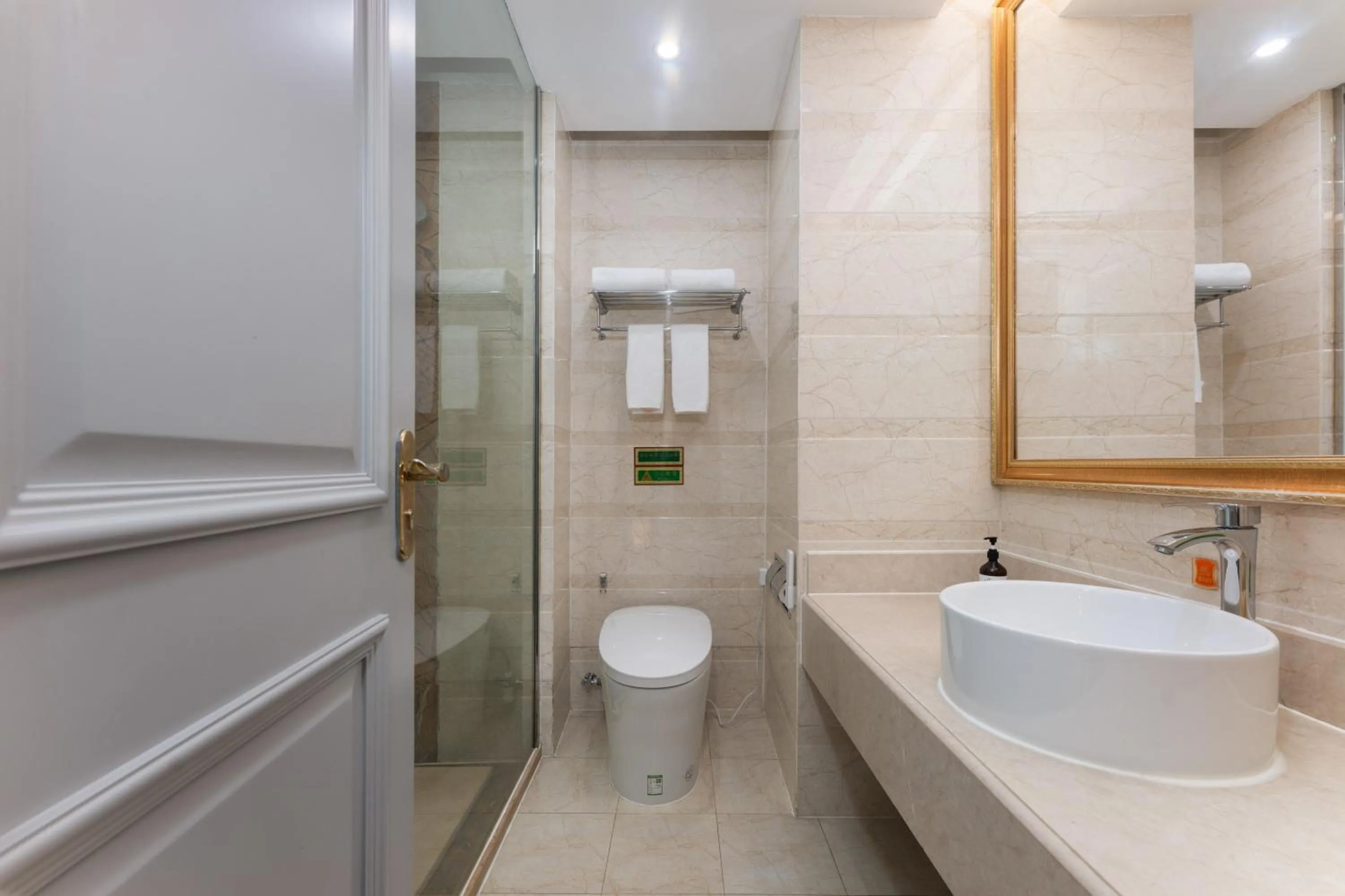 维也纳国际酒店上海浦东机场东方枢纽店-提供浦东机场迪士尼免费穿梭巴士