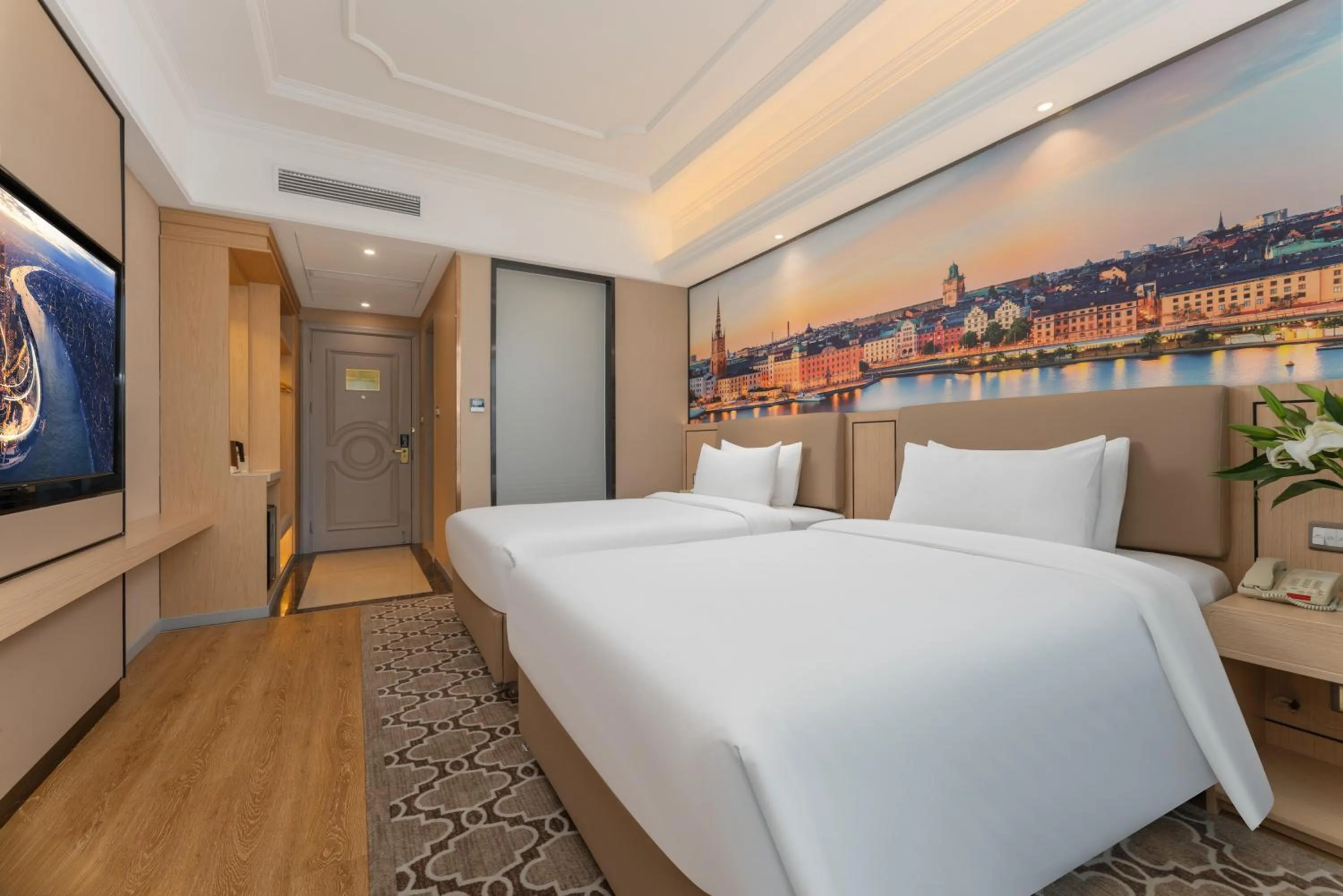 Bed in 维也纳国际酒店上海浦东机场东方枢纽店-提供浦东机场迪士尼免费穿梭巴士