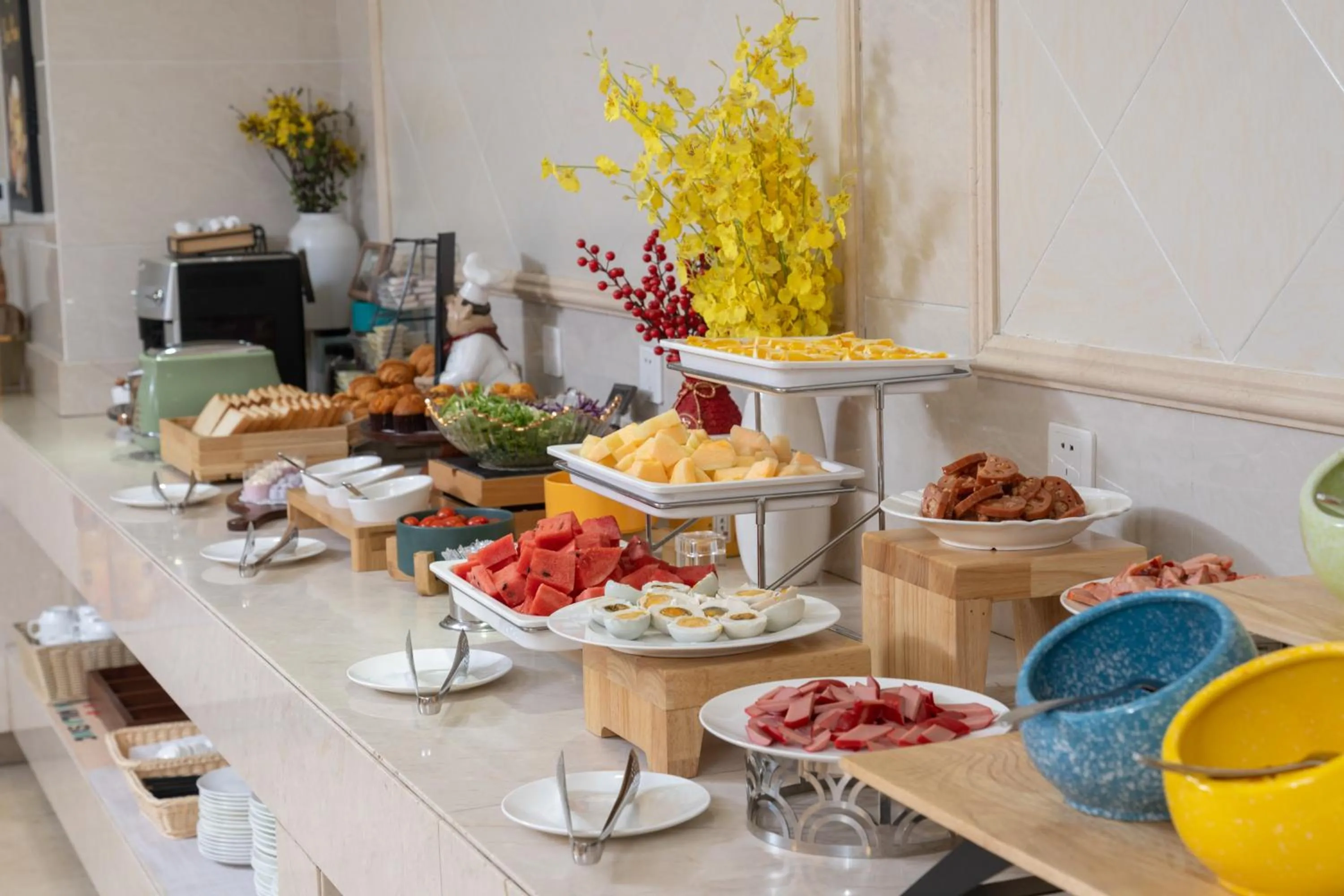 Continental breakfast in 维也纳国际酒店上海浦东机场东方枢纽店-提供浦东机场迪士尼免费穿梭巴士