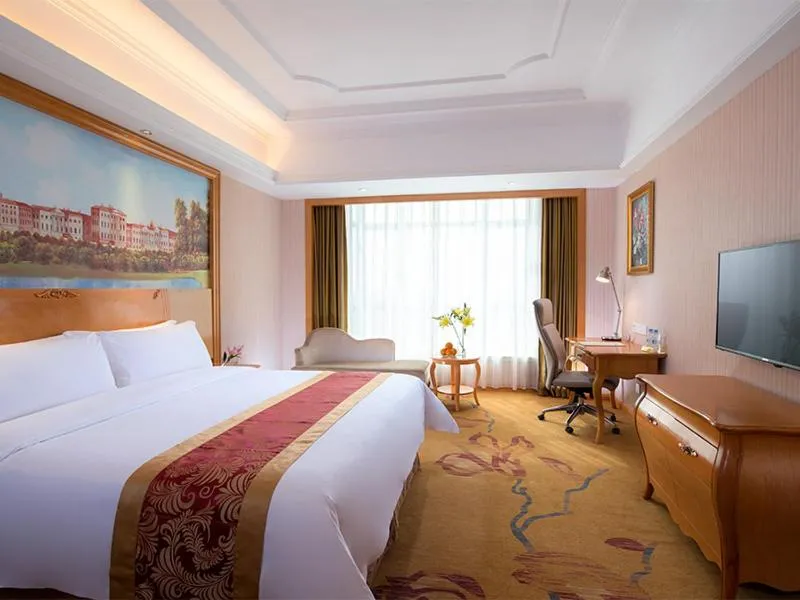 Bed in Vienna International Hotel Huazhou East Beijing Road