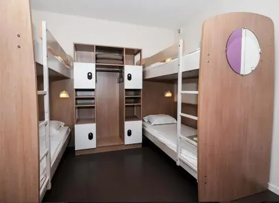 4-Bed Male Dormitory Room - single occupancy in Auberge de jeunesse Rochefort 4-Bed Male Dormitory Room - single occupancy in Auberge de jeunesse Rochefort