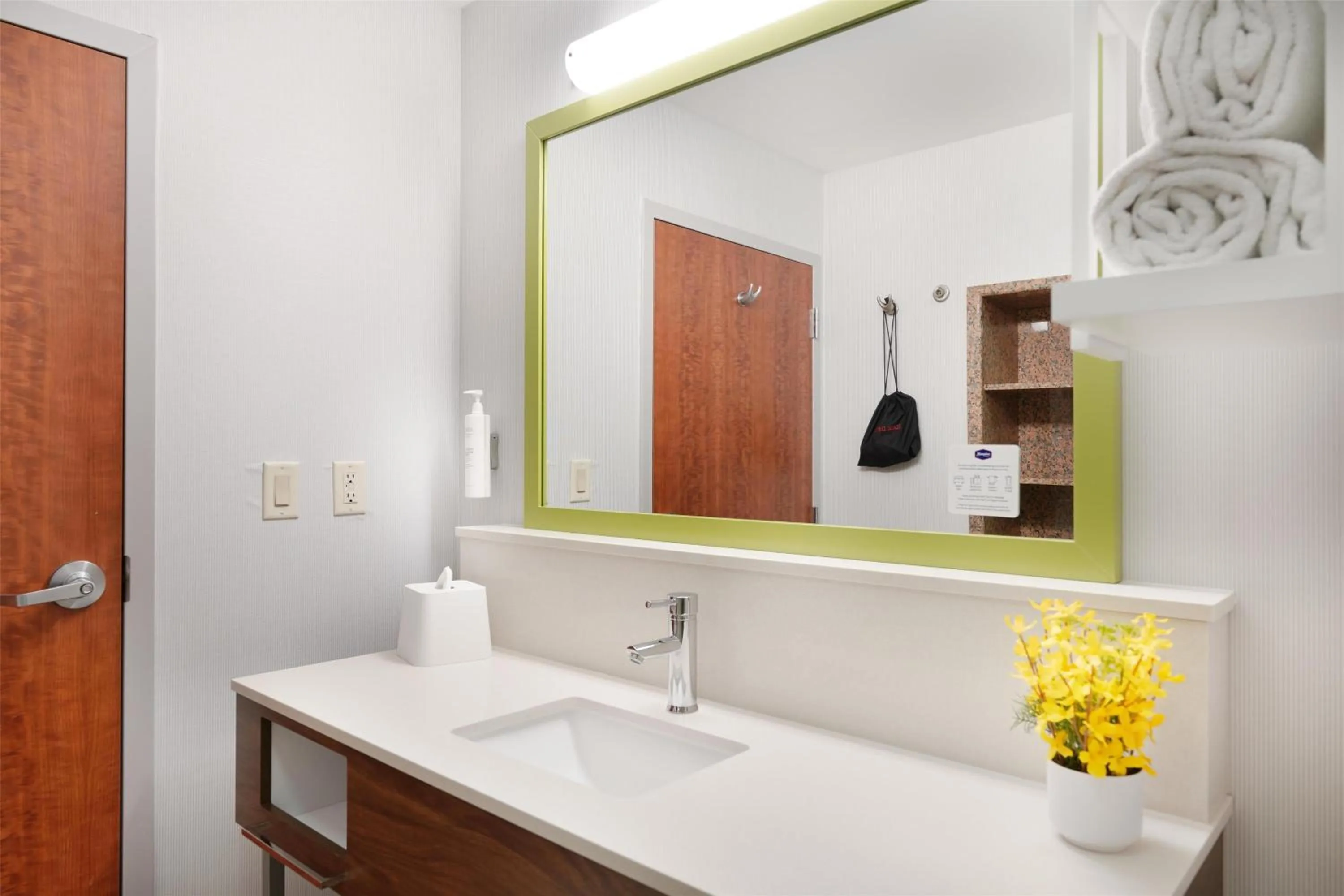 Bathroom in Hampton Inn & Suites Tulsa/Tulsa Hills