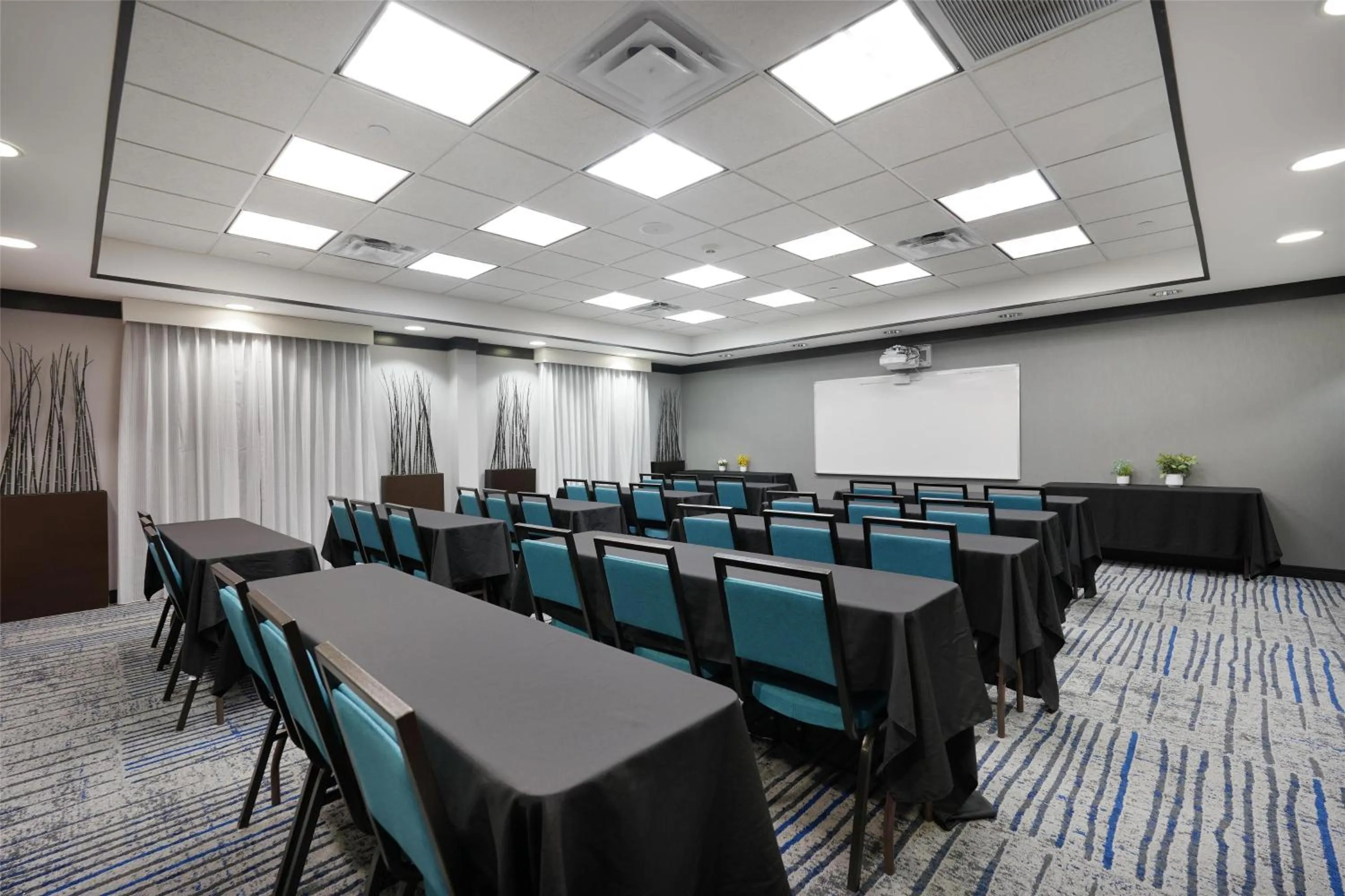 Meeting/conference room in Hampton Inn & Suites Tulsa/Tulsa Hills