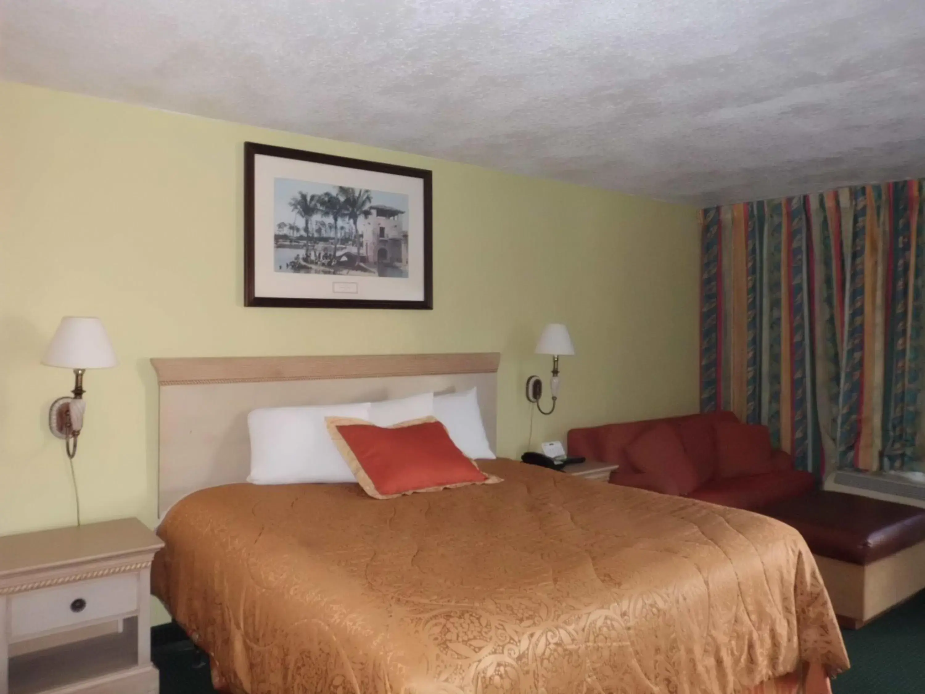 Bedroom, Bed in America's Best Inn & Suites-Lakeland