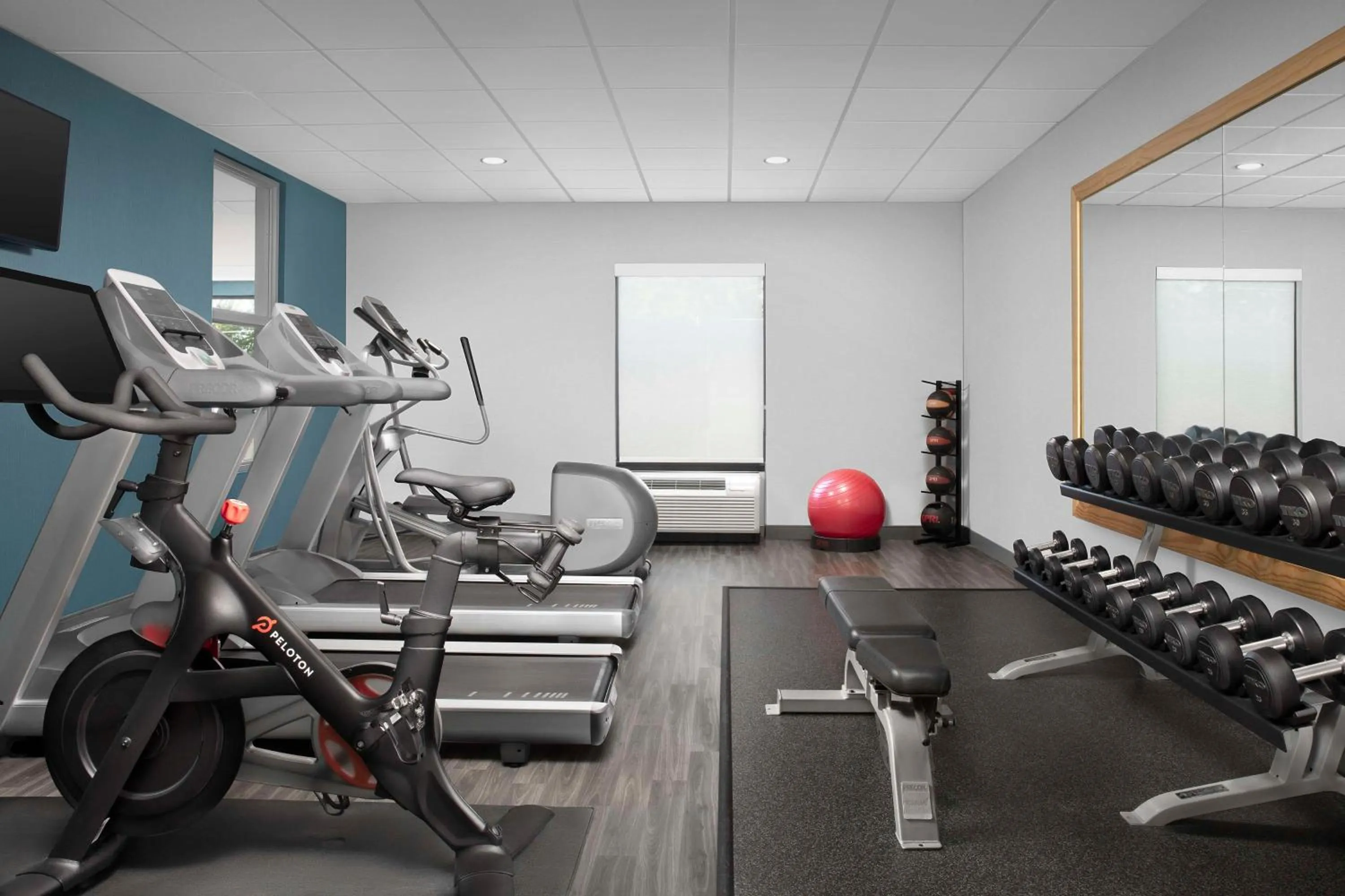 Fitness centre/facilities in Hampton Inn Dandridge