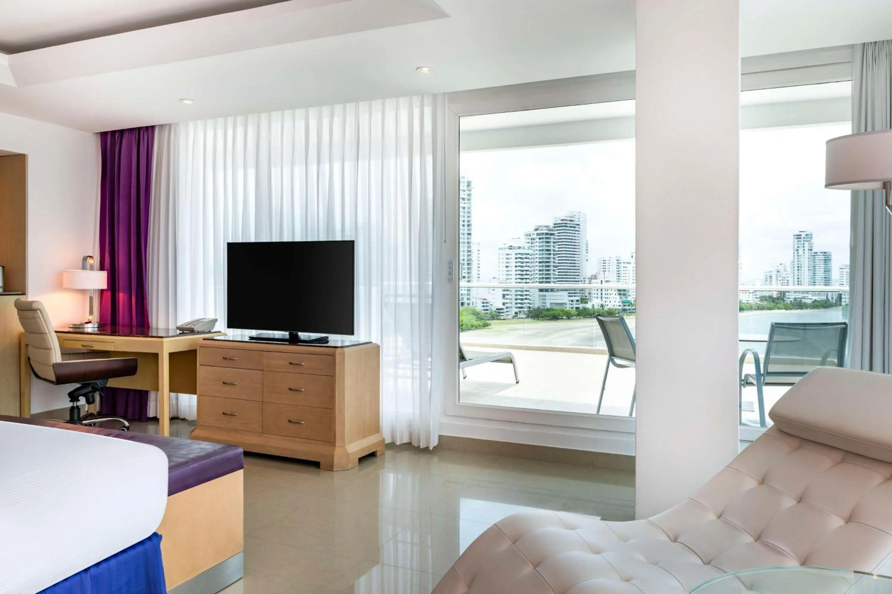 Bedroom, Bed in Hilton Cartagena