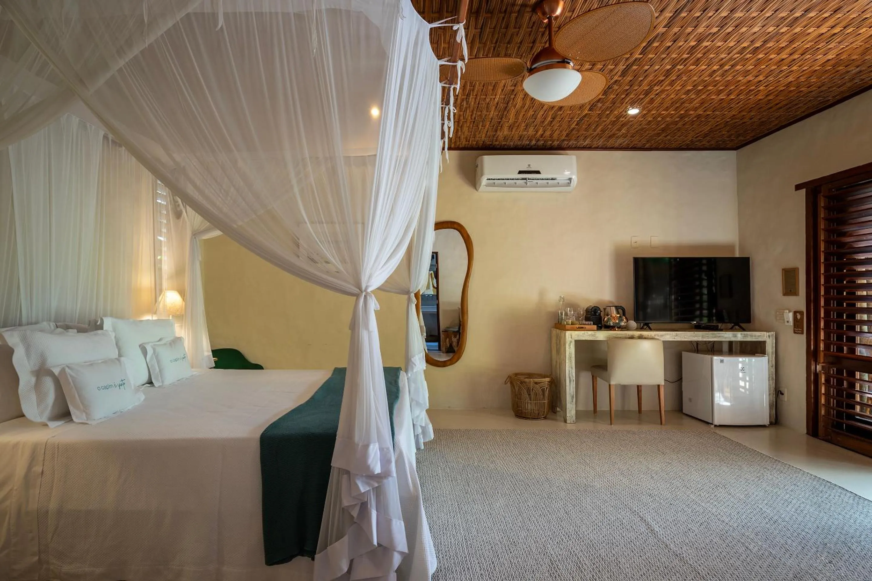 Property building, Bed in Pousada Capim Santo