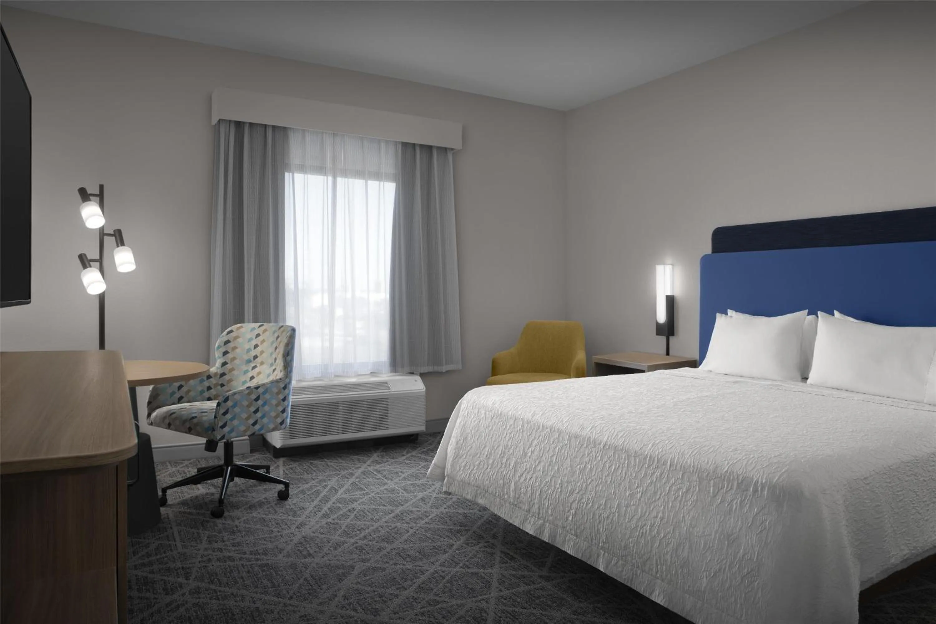 Bed in Hampton Inn & Suites Laurel