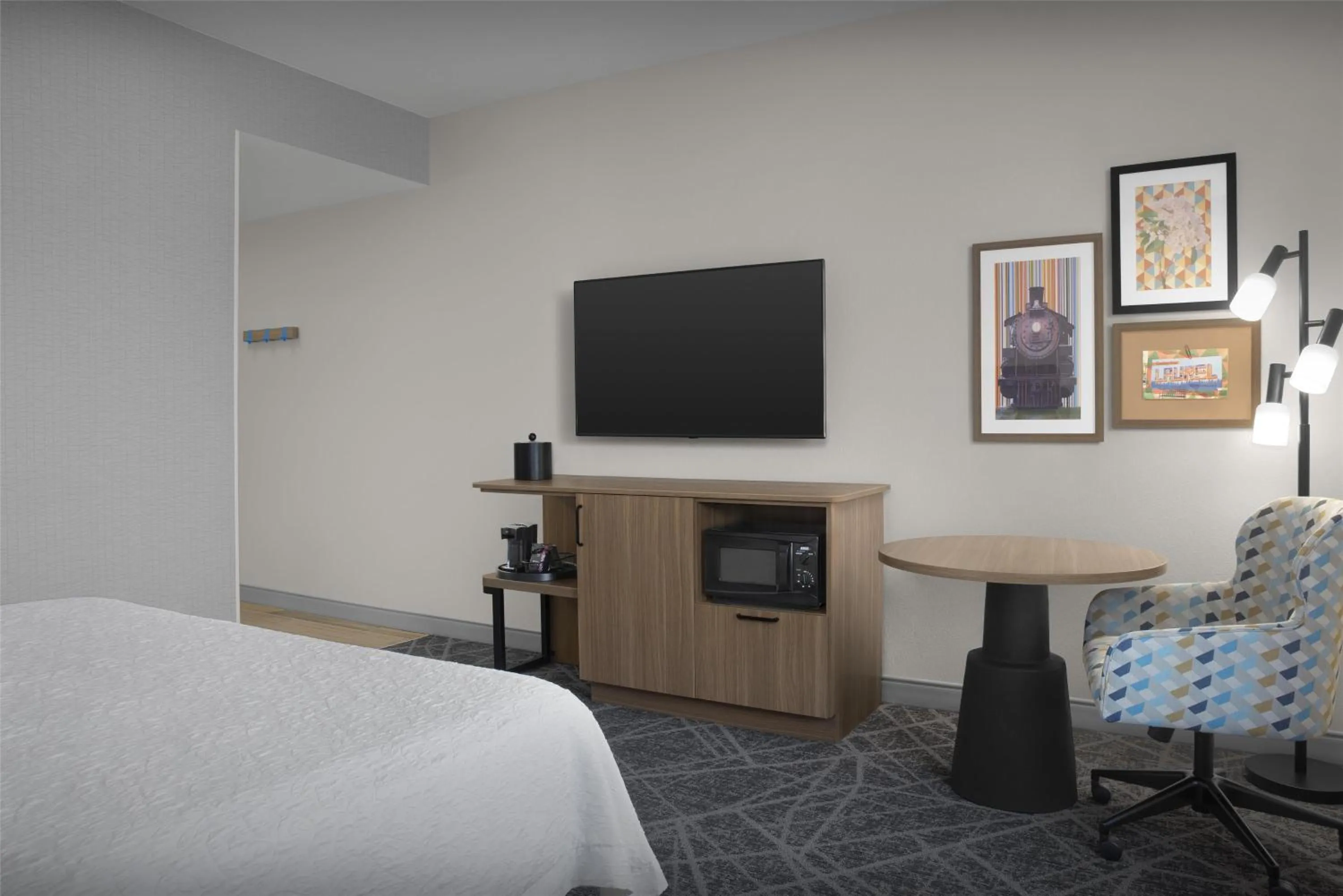 Bed in Hampton Inn & Suites Laurel