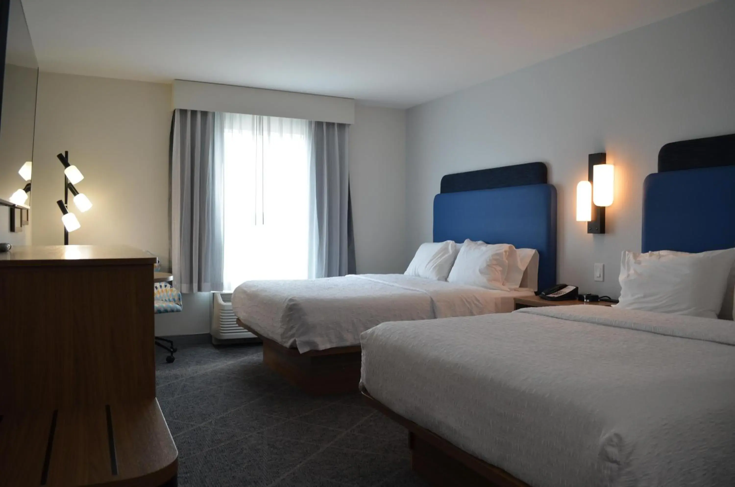 Bed in Hampton Inn & Suites by Hilton Tomball Houston NW Bed in Hampton Inn & Suites by Hilton Tomball Houston NW