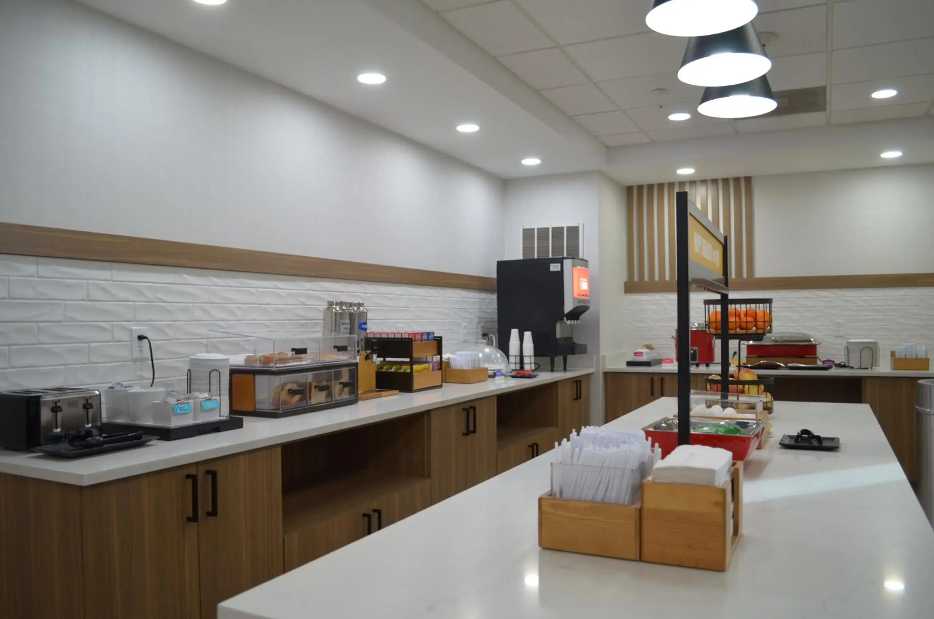 Food and drinks in Hampton Inn & Suites by Hilton Tomball Houston NW Food and drinks in Hampton Inn & Suites by Hilton Tomball Houston NW