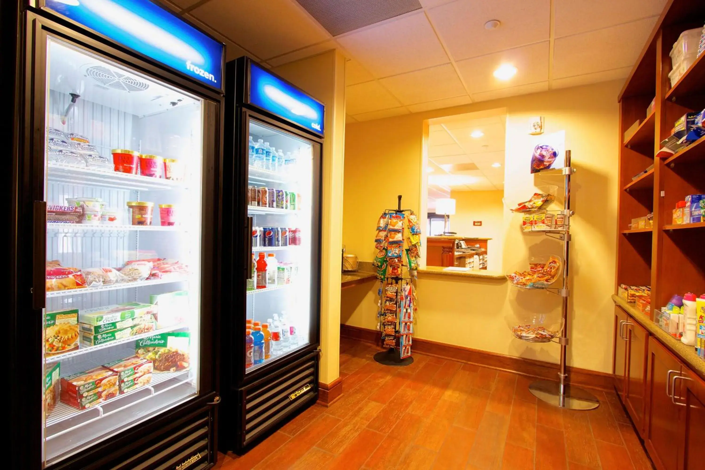 Breakfast in Hampton Inn & Suites by Hilton Tomball Houston NW Breakfast in Hampton Inn & Suites by Hilton Tomball Houston NW