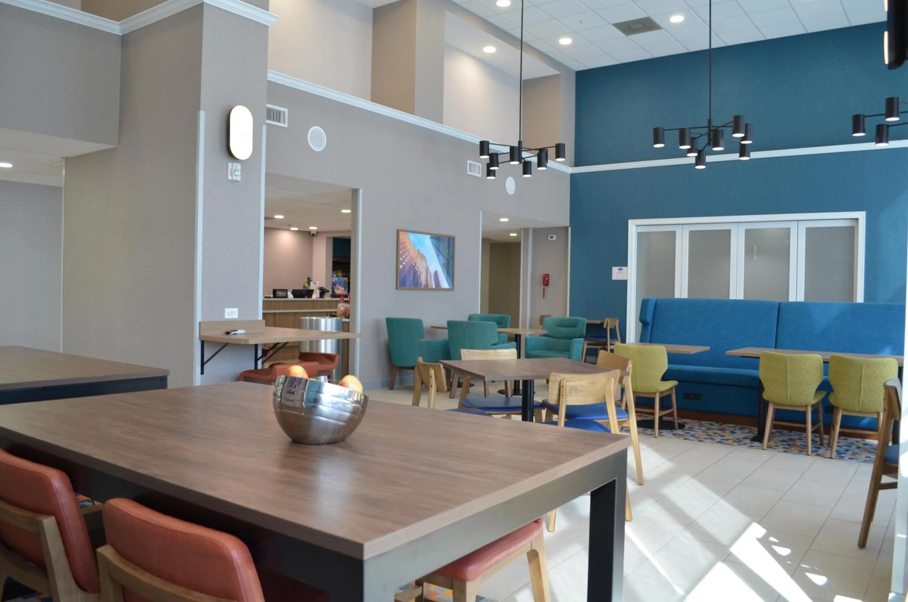 Seating area in Hampton Inn & Suites by Hilton Tomball Houston NW