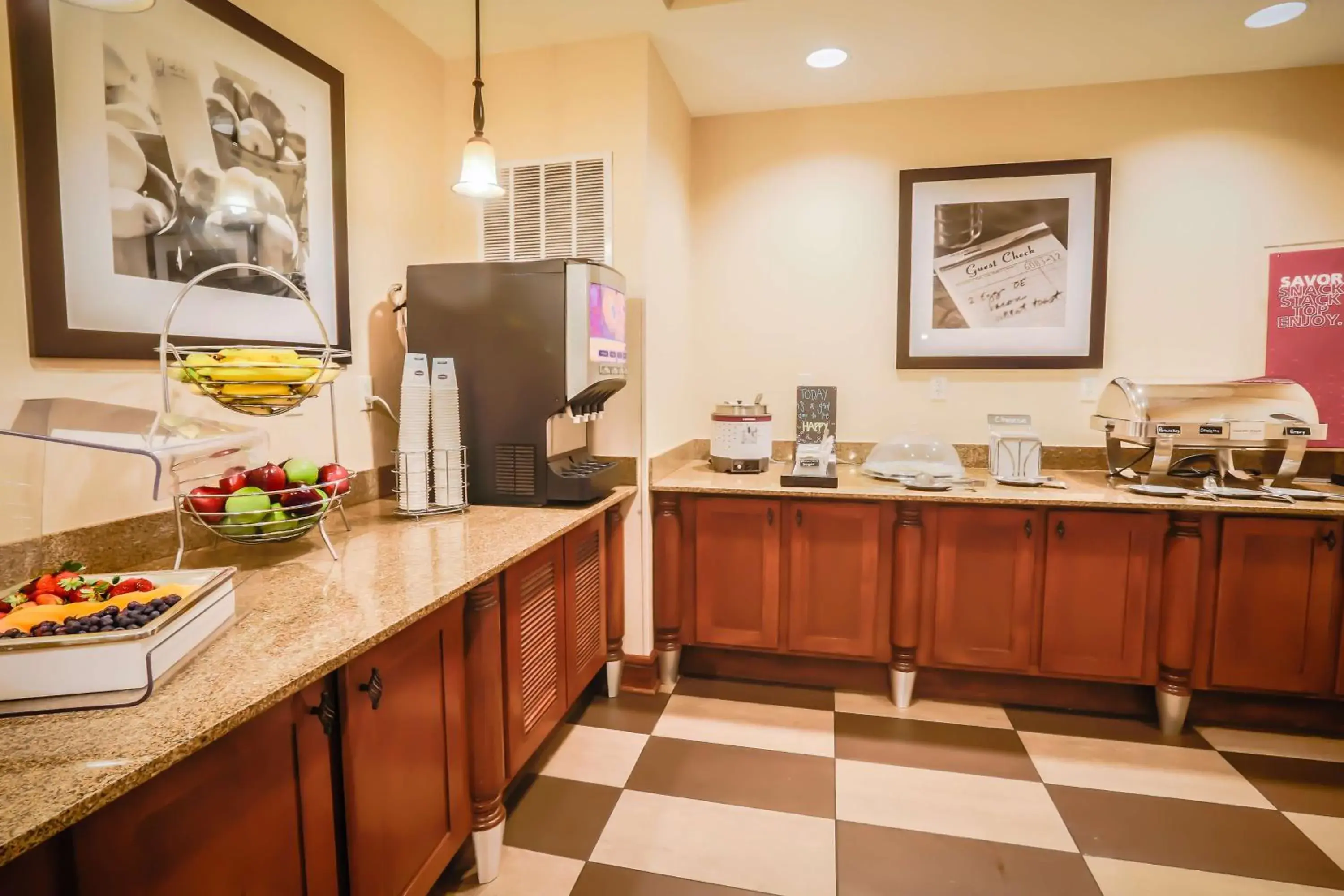 Breakfast in Hampton Inn & Suites by Hilton Tomball Houston NW Breakfast in Hampton Inn & Suites by Hilton Tomball Houston NW