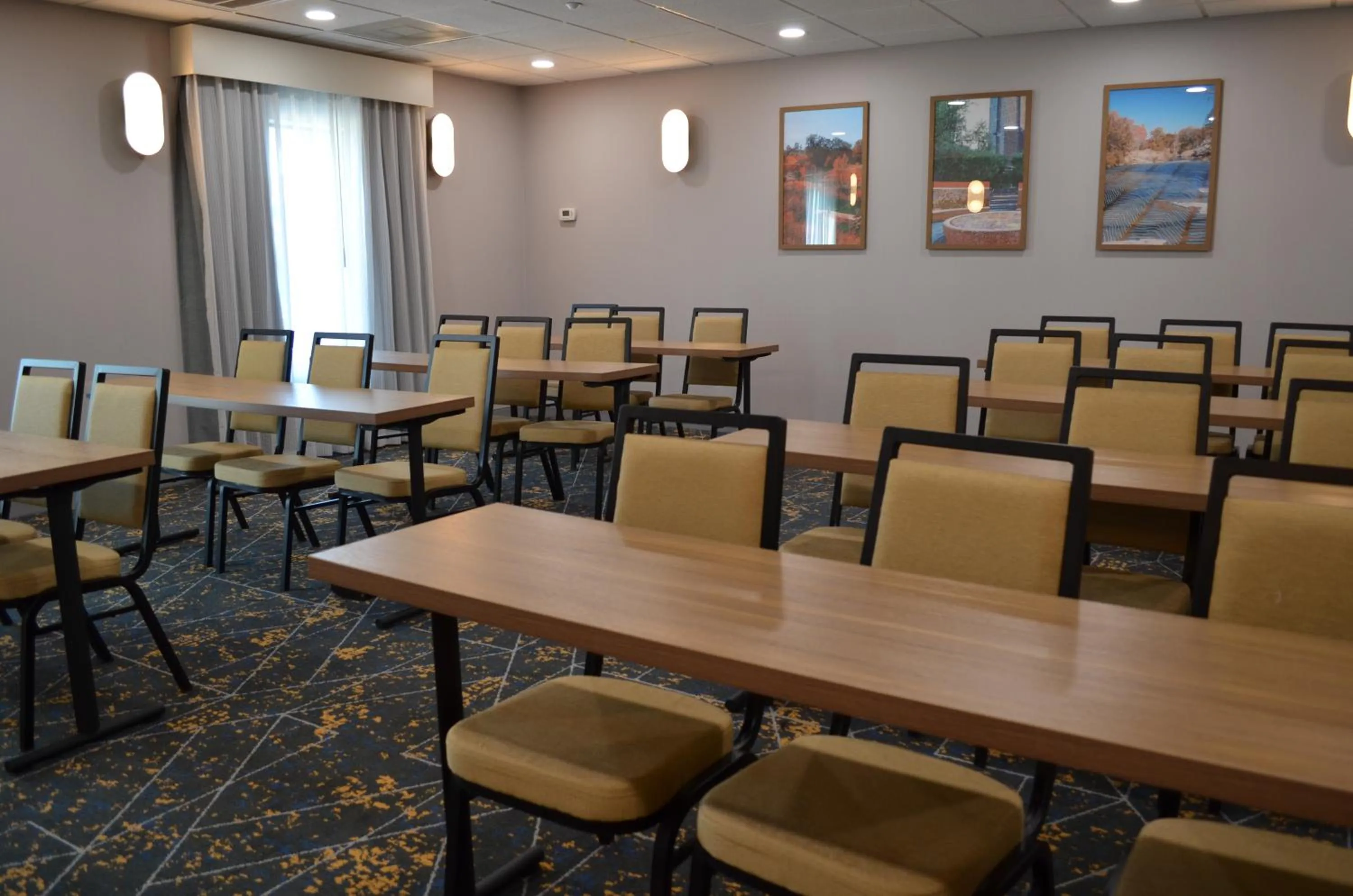 Meeting/conference room in Hampton Inn & Suites by Hilton Tomball Houston NW