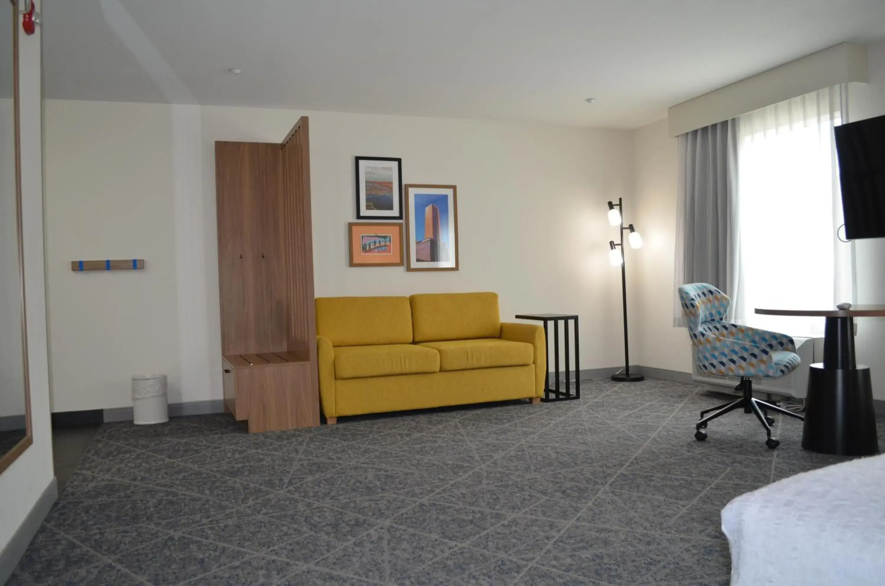 Living room, Bed in Hampton Inn & Suites by Hilton Tomball Houston NW Living room, Bed in Hampton Inn & Suites by Hilton Tomball Houston NW