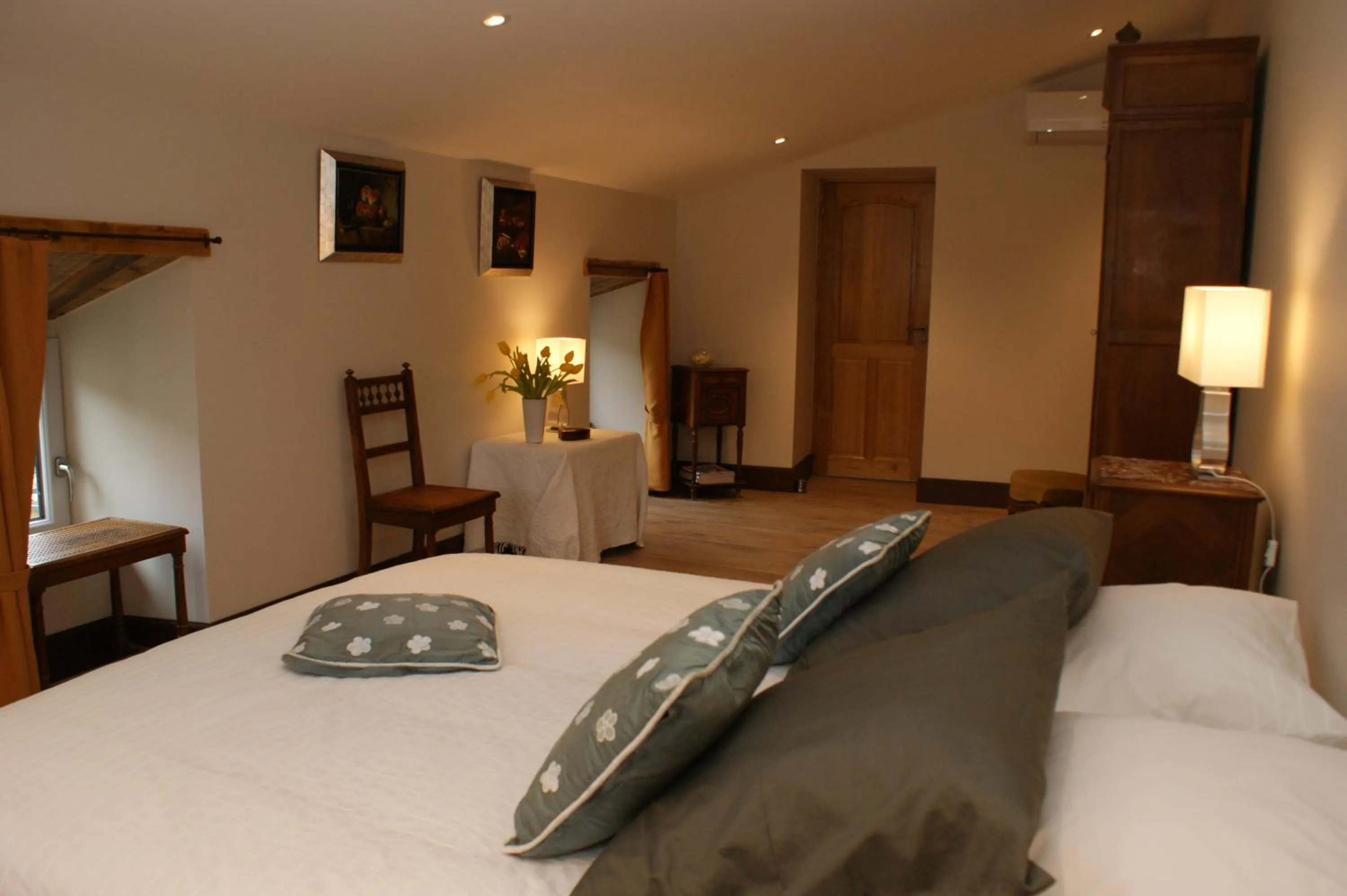 Photo of the whole room, Bed in Les FREJALS