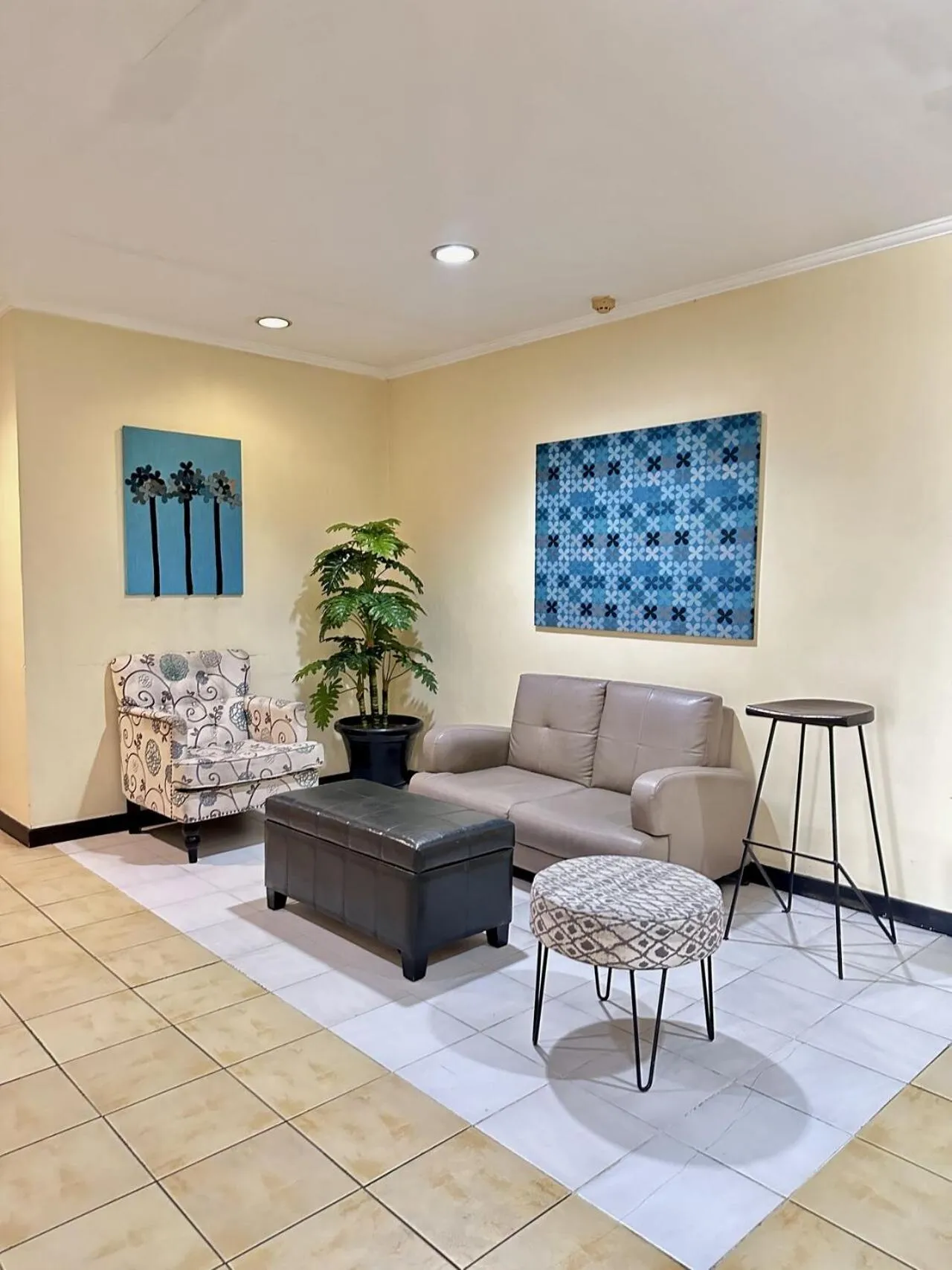 Seating area in Hotel Pier Cuatro