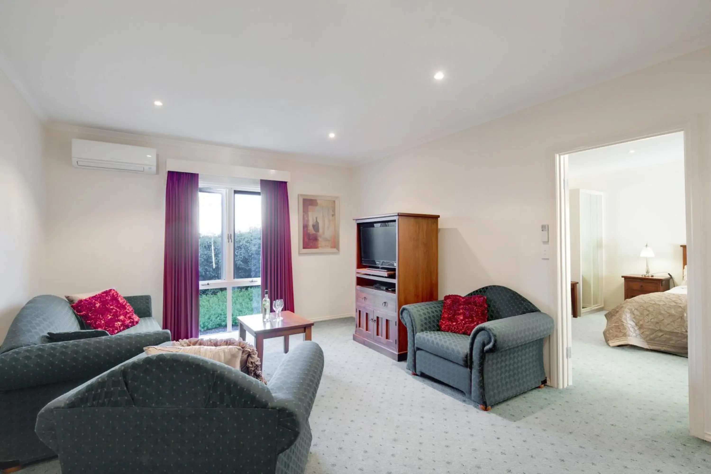 Living room in Best Western Crystal Inn Living room in Best Western Crystal Inn