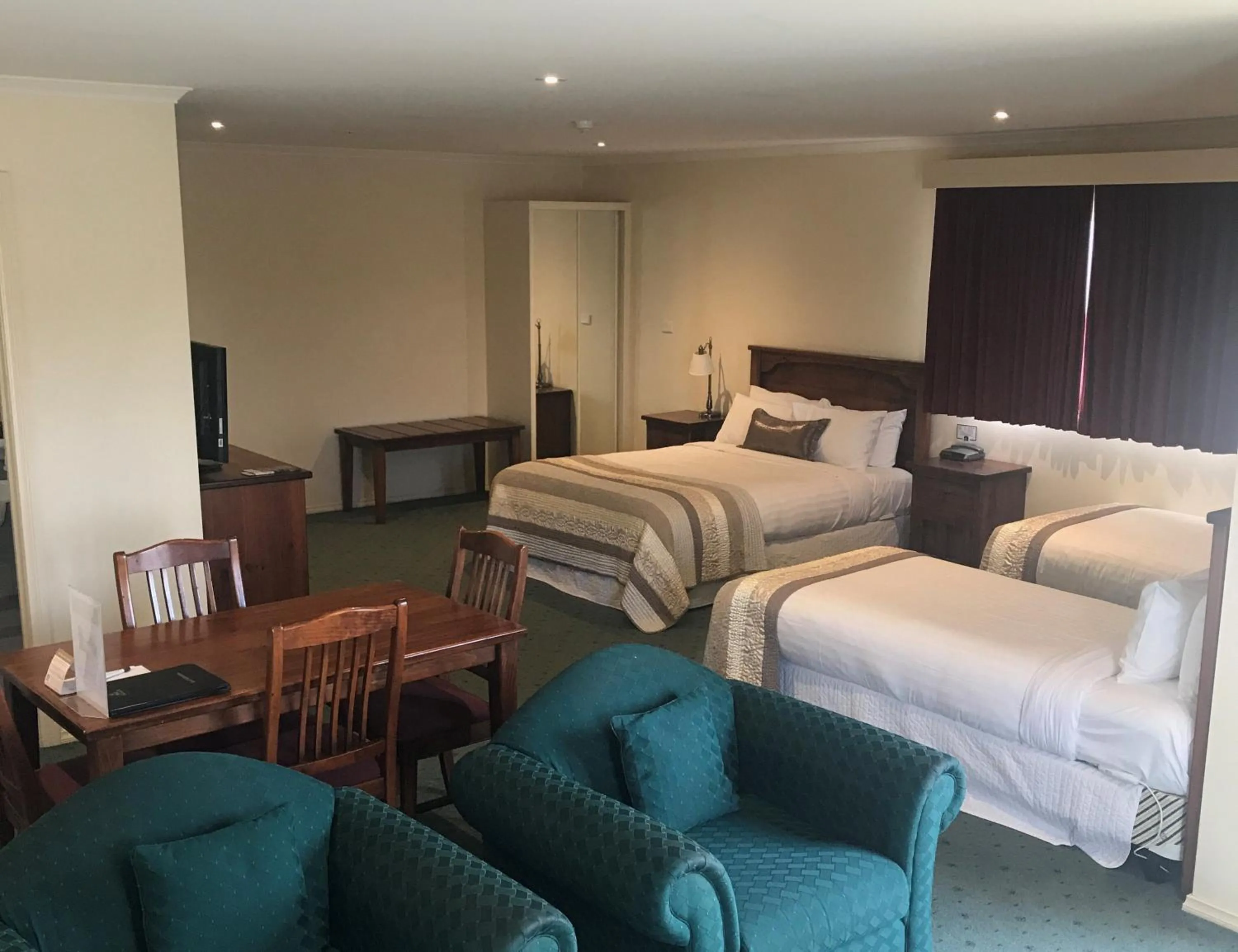 Bed in Best Western Crystal Inn