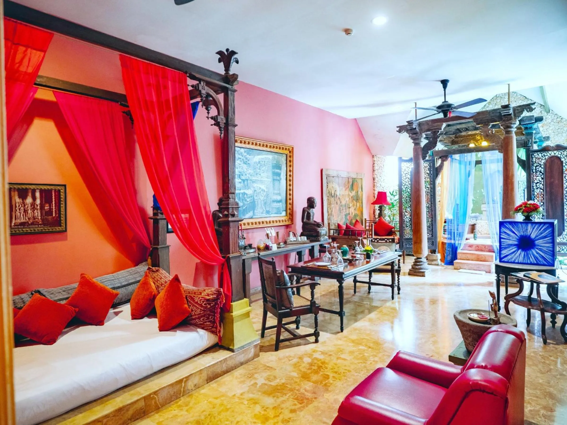 Photo of the whole room, Bed in Hotel Tugu Malang