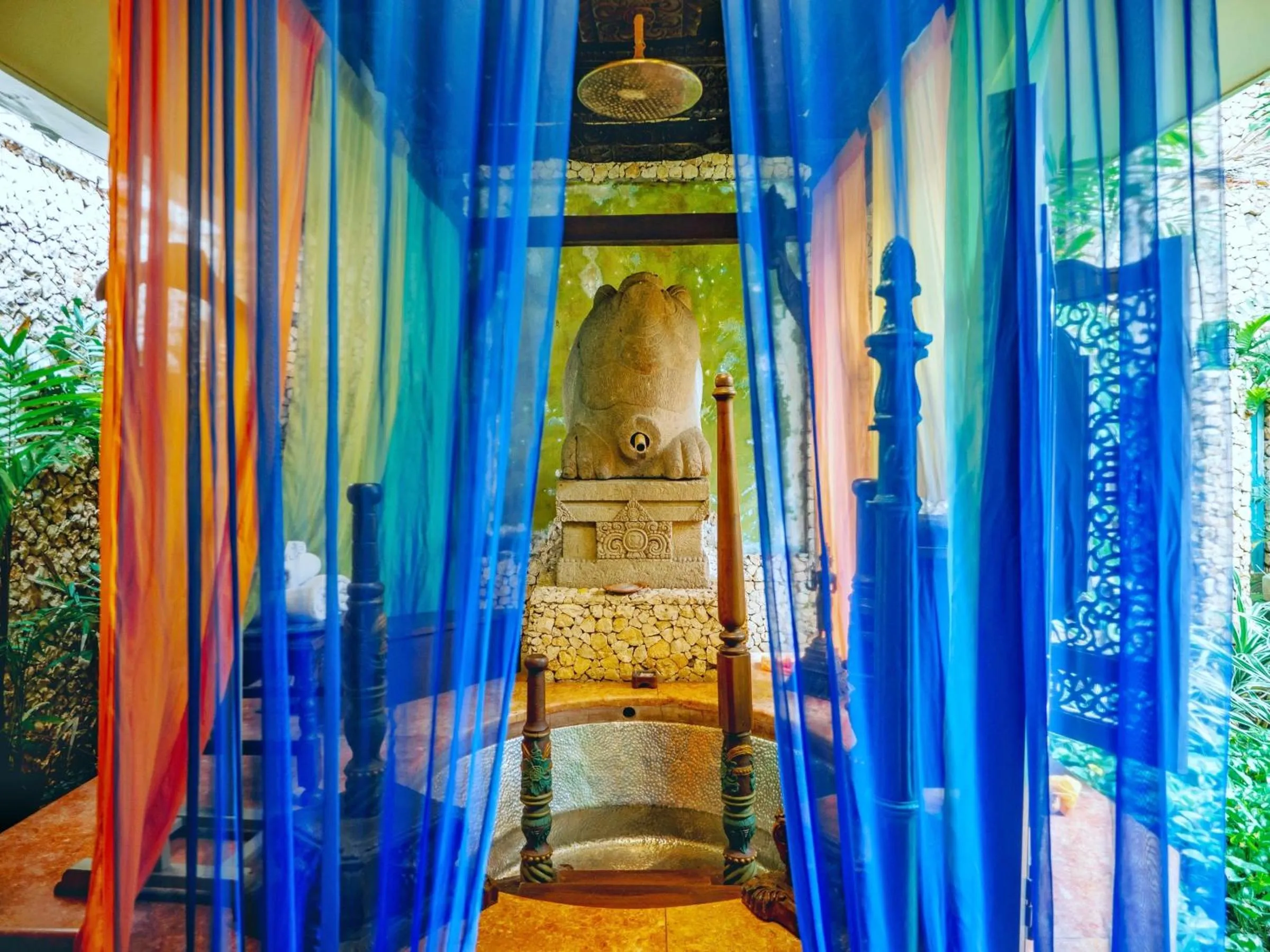 Bath in Hotel Tugu Malang