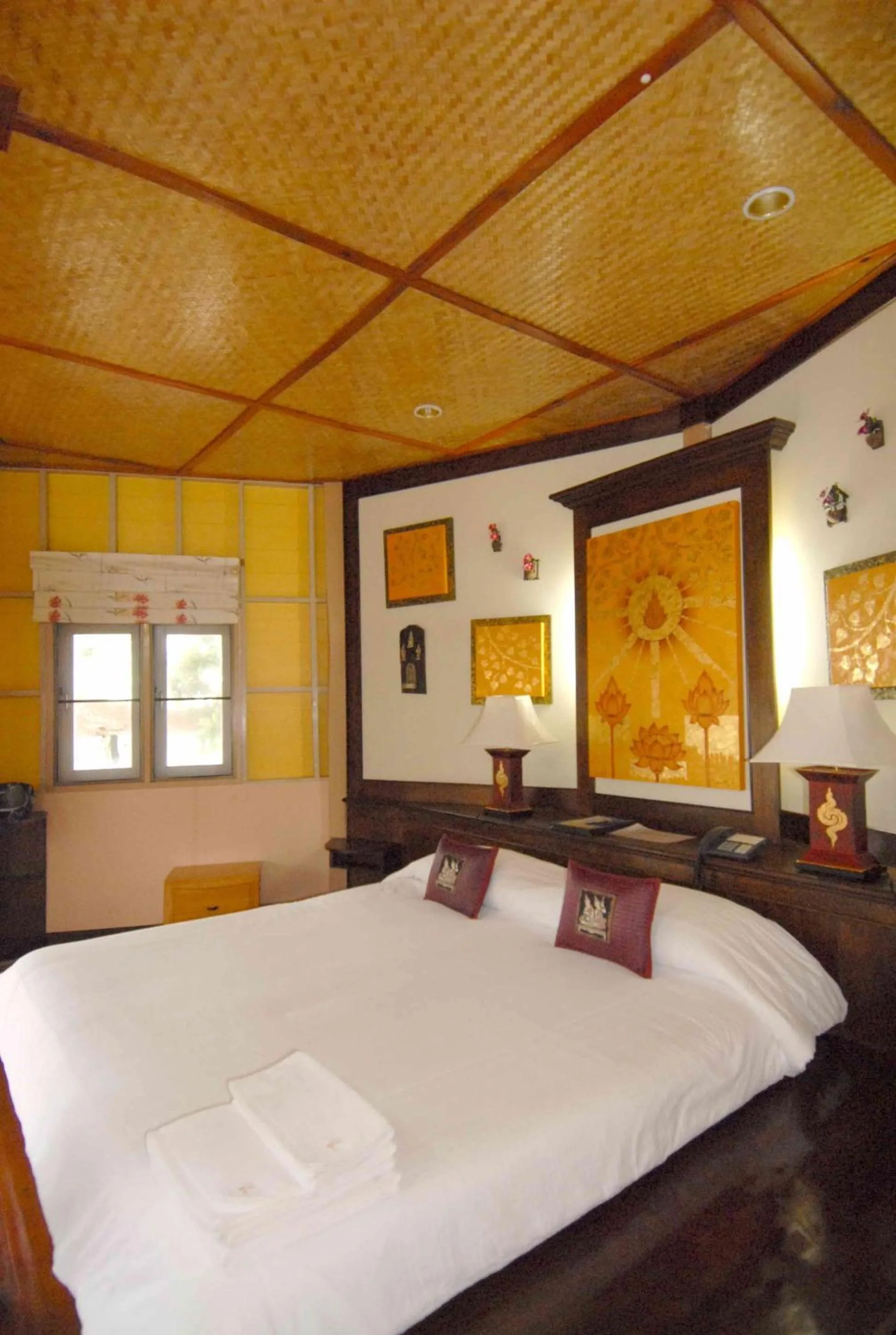 Bed in Koh Tao Coral Grand Resort