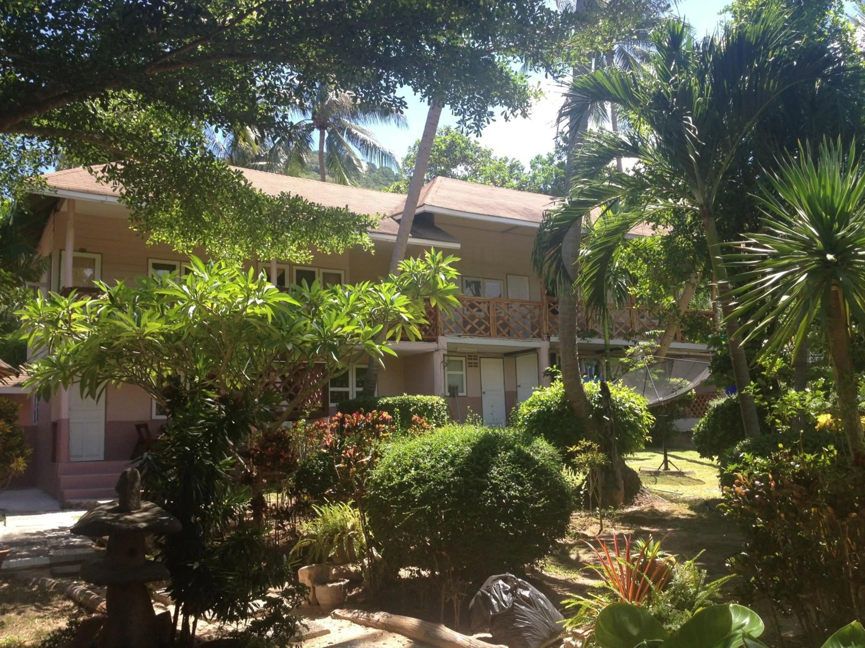 Facade/entrance in Koh Tao Coral Grand Resort