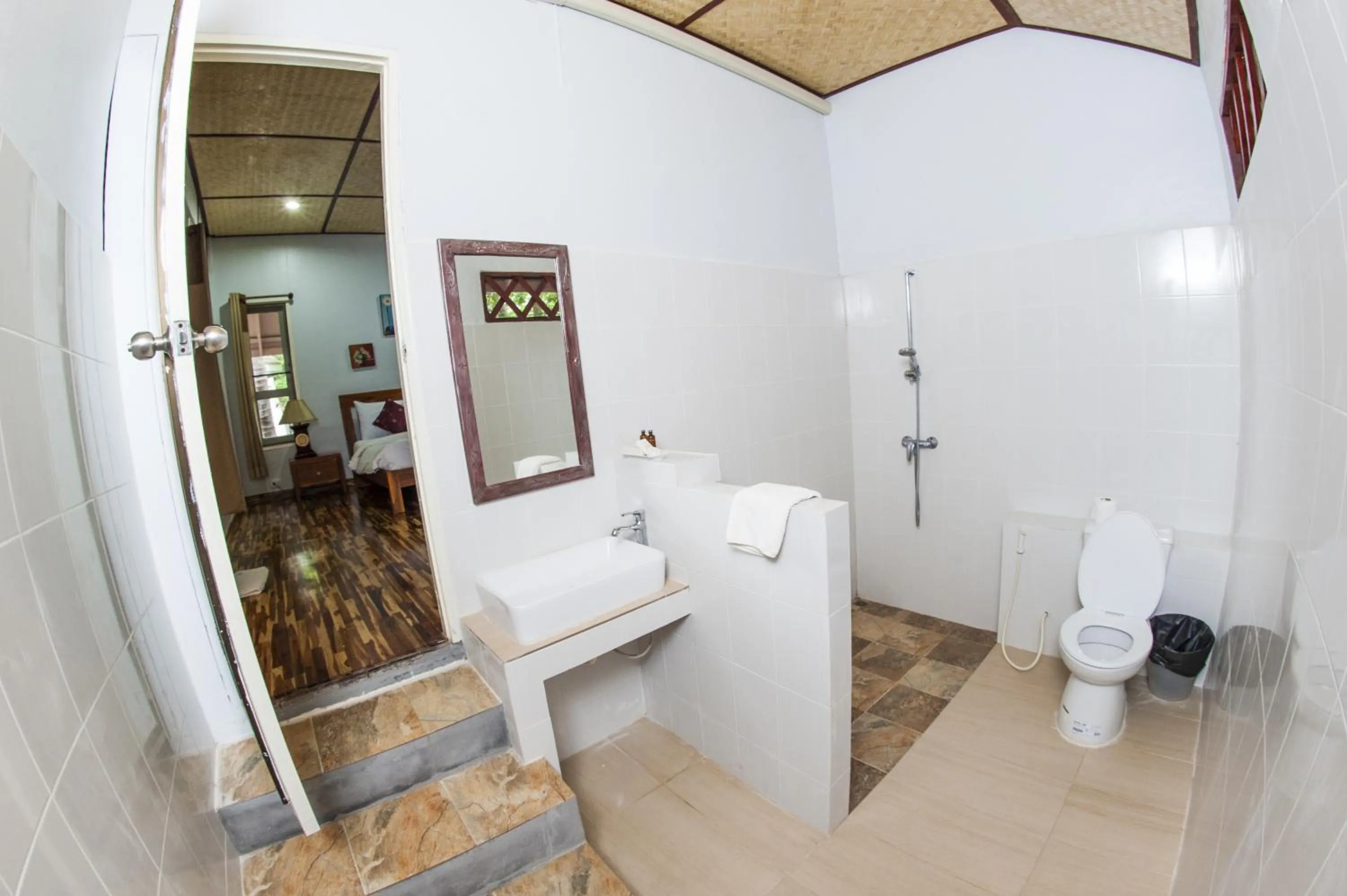 Bathroom in Koh Tao Coral Grand Resort