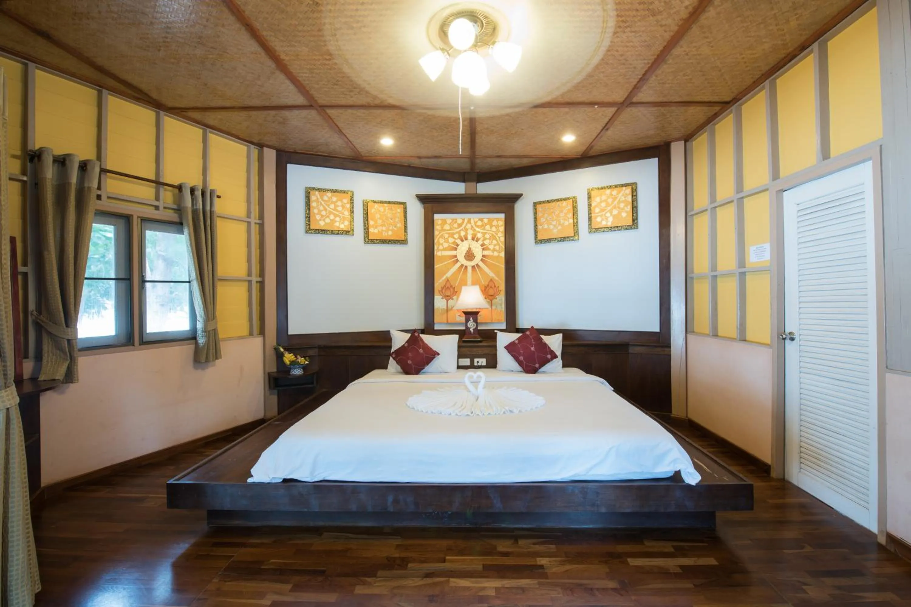 Bedroom, Bed in Koh Tao Coral Grand Resort