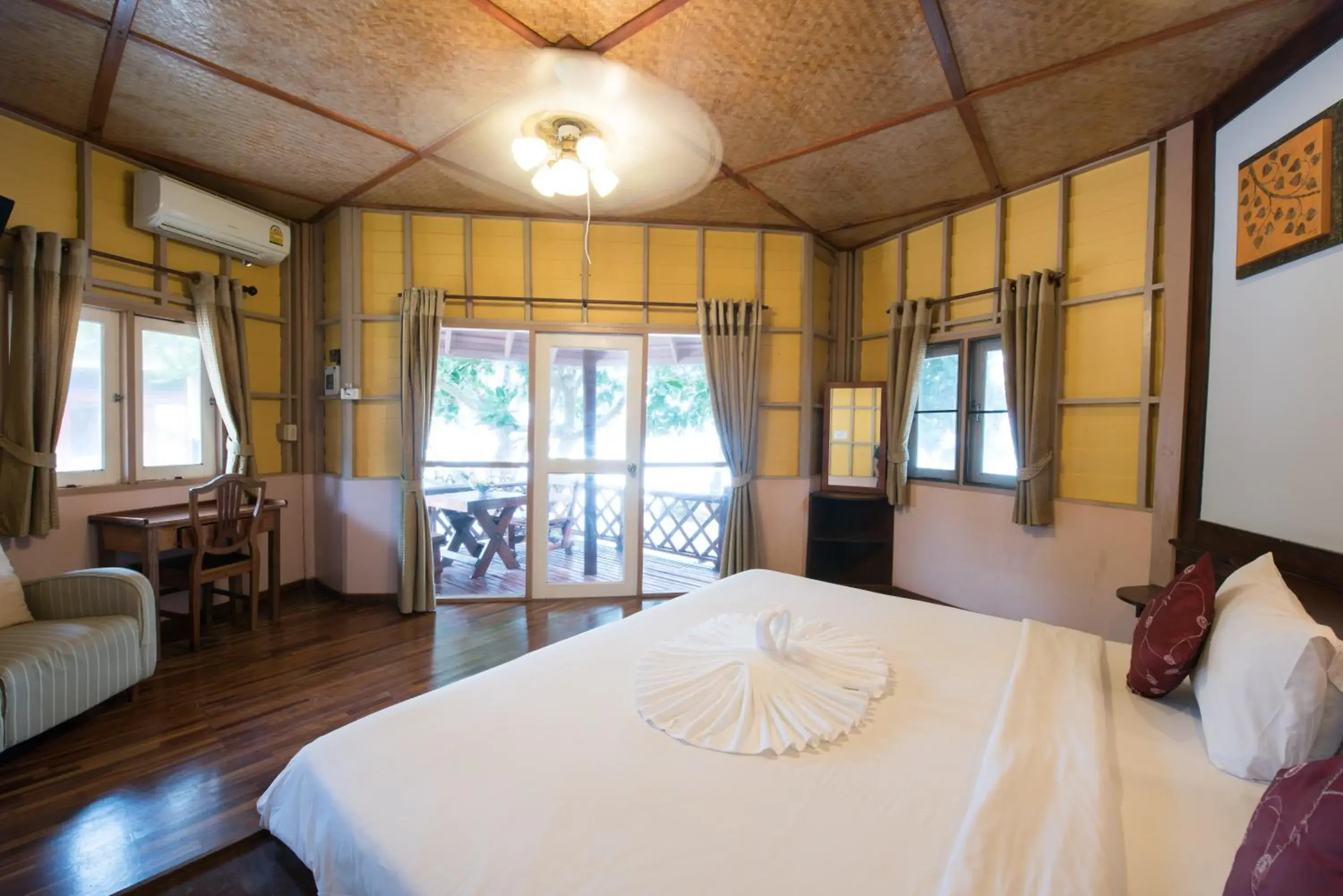 Bedroom, Bed in Koh Tao Coral Grand Resort Bedroom, Bed in Koh Tao Coral Grand Resort
