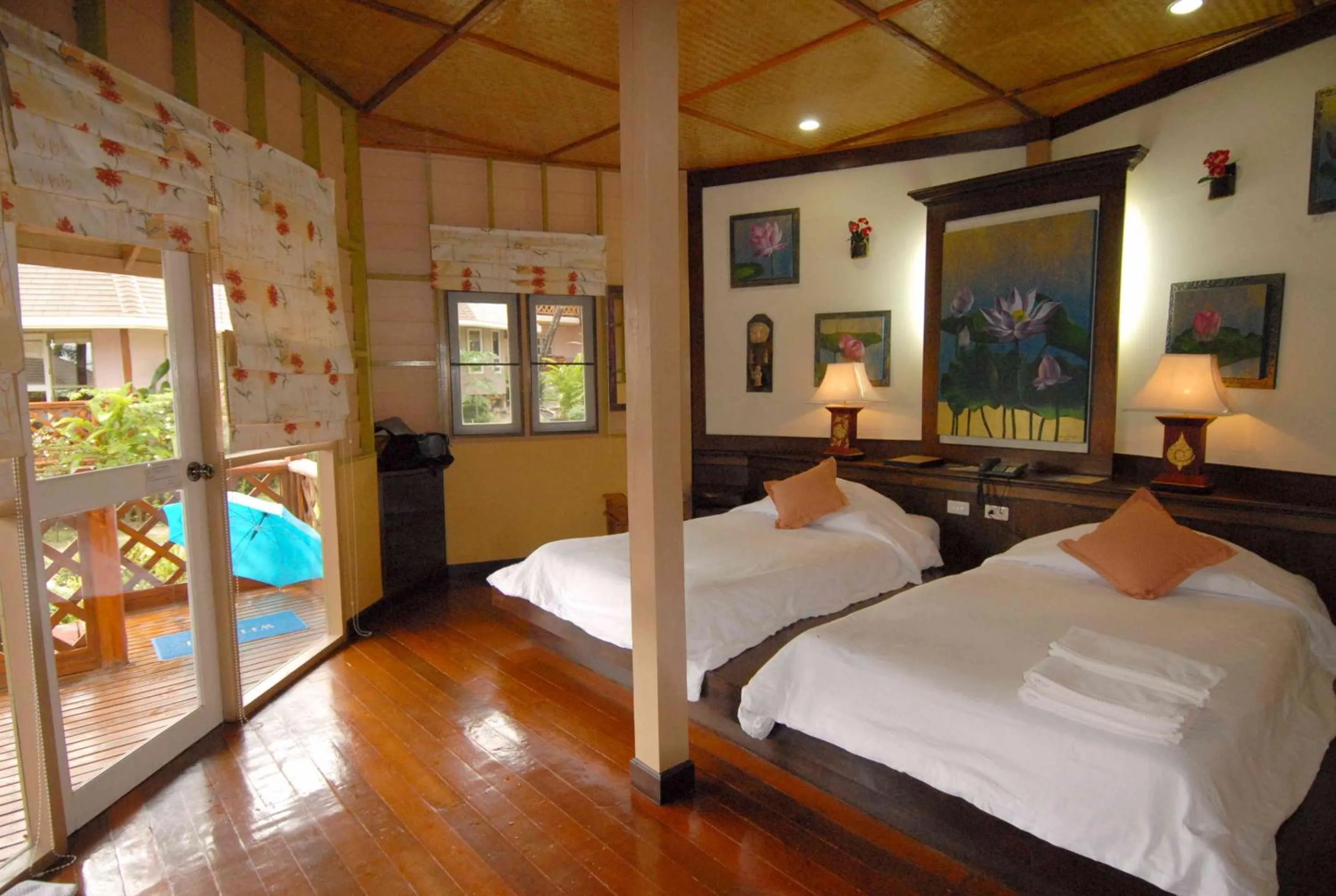 Bed in Koh Tao Coral Grand Resort