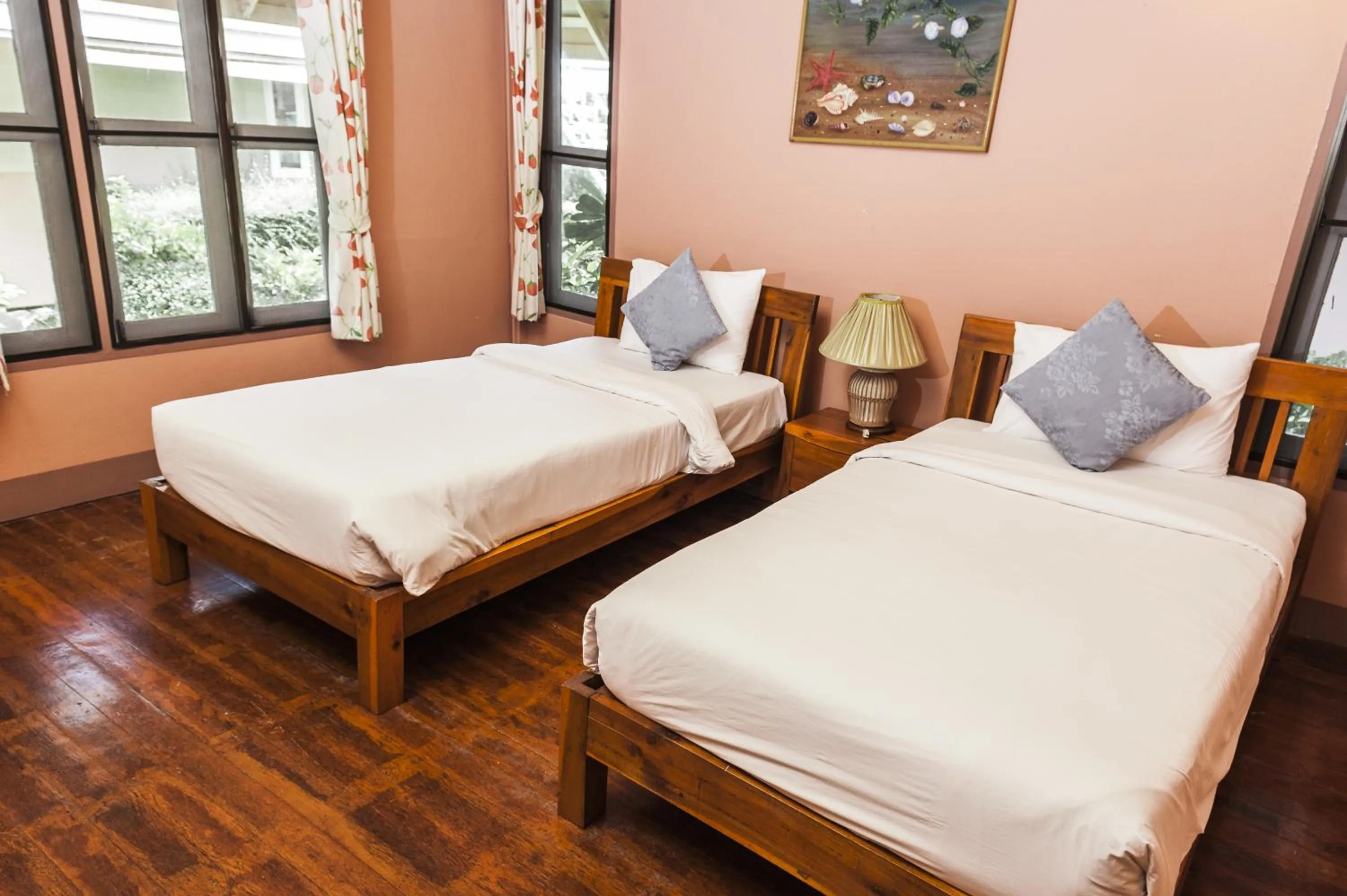 Photo of the whole room, Bed in Koh Tao Coral Grand Resort