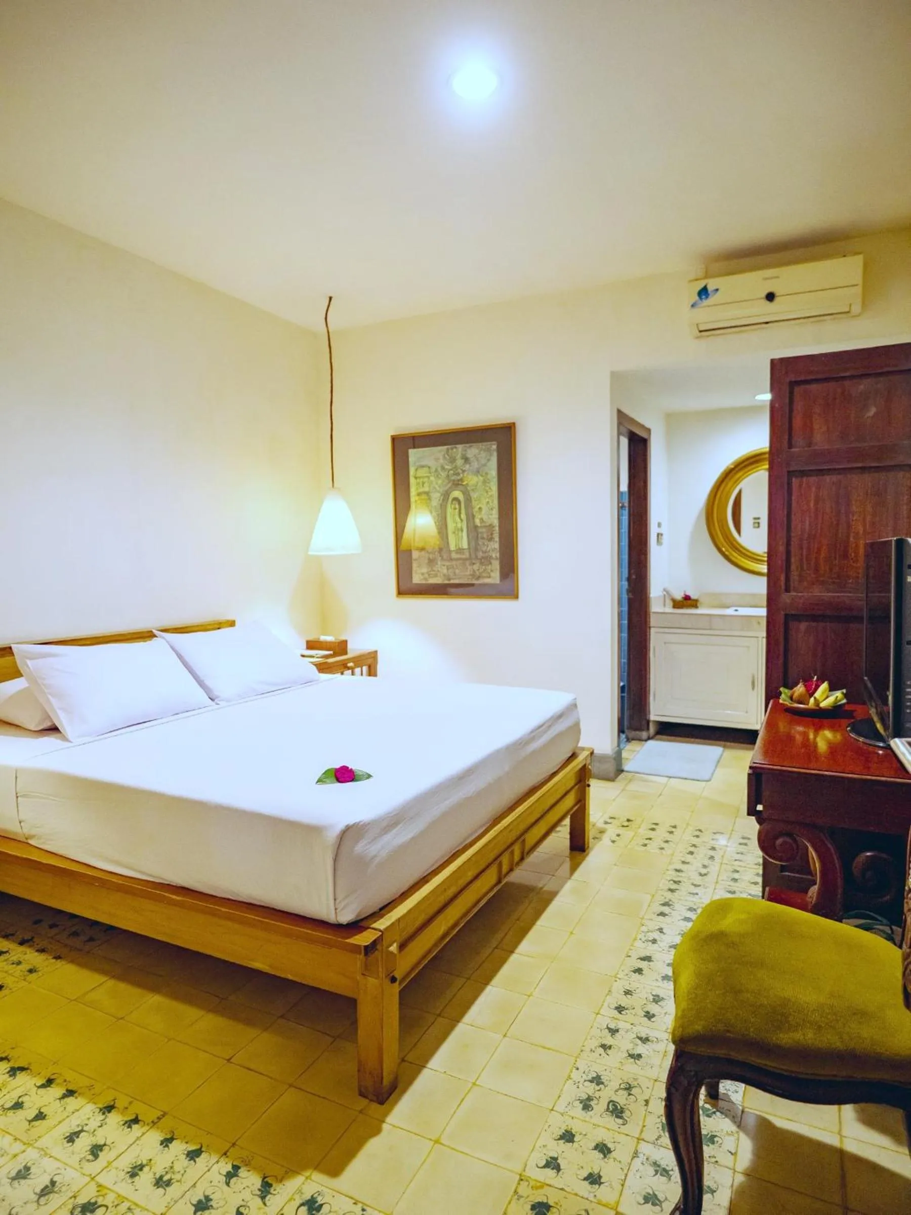 Bed in Hotel Tugu Blitar