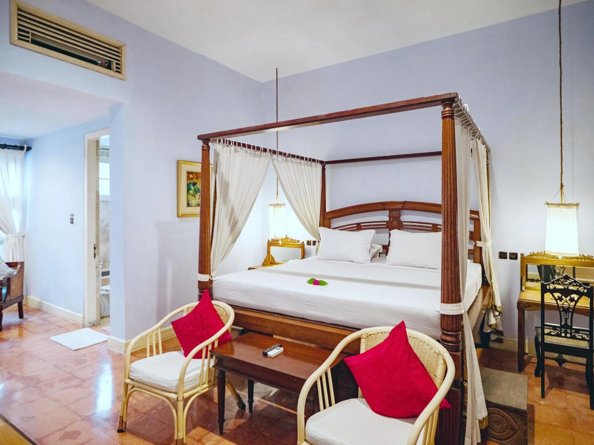 Bed in Hotel Tugu Blitar