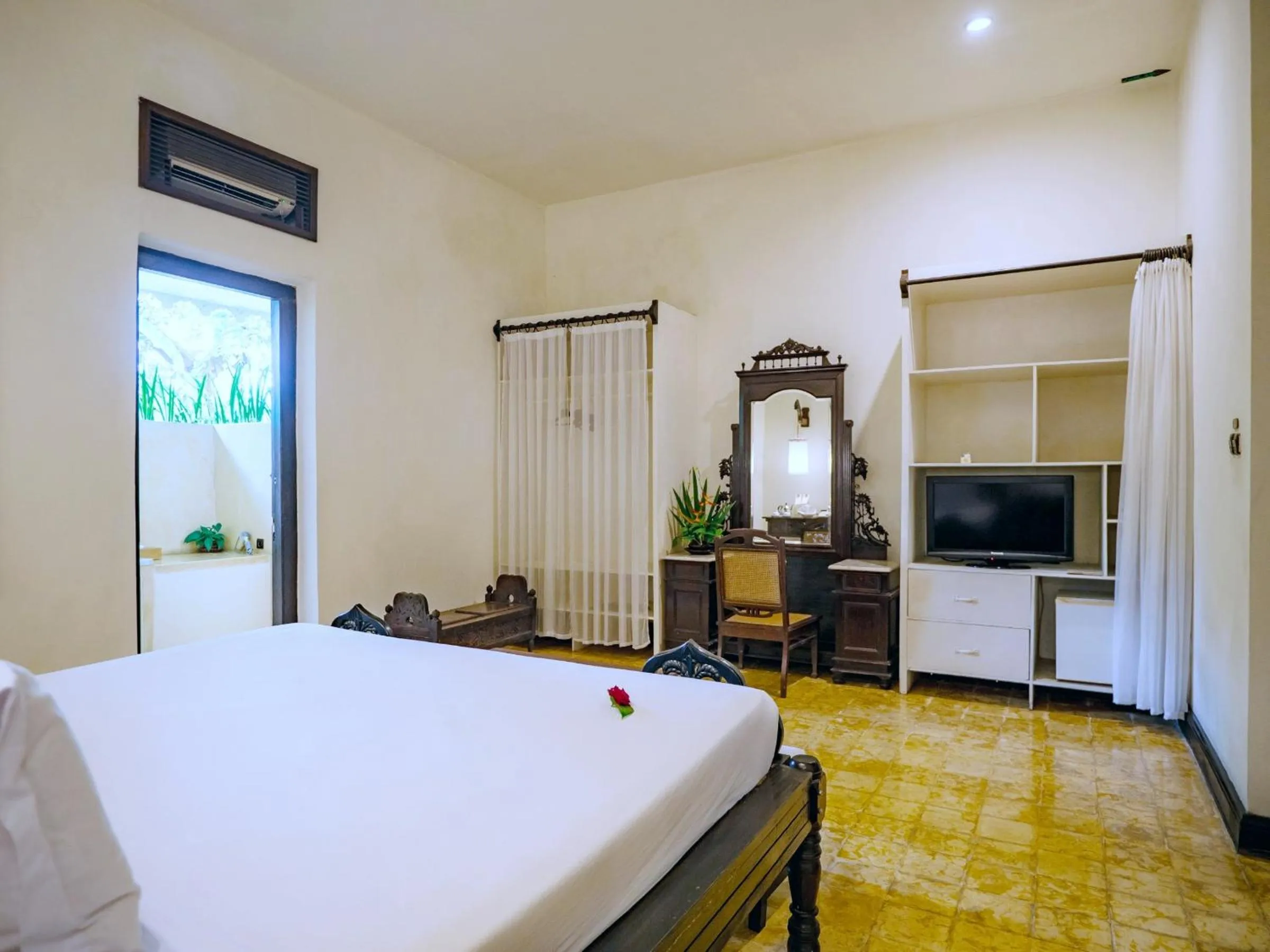 Bed in Hotel Tugu Blitar