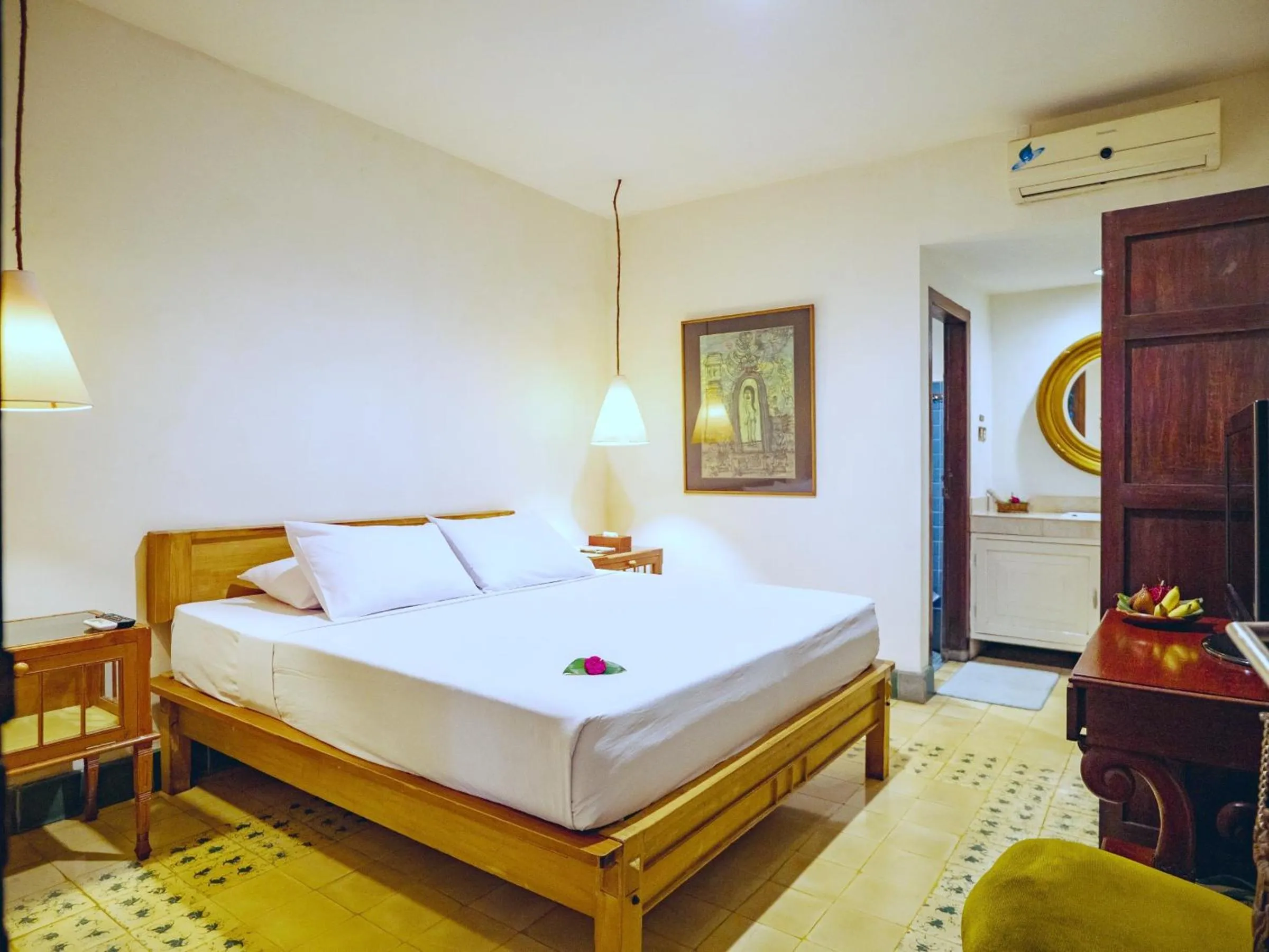 Bed in Hotel Tugu Blitar