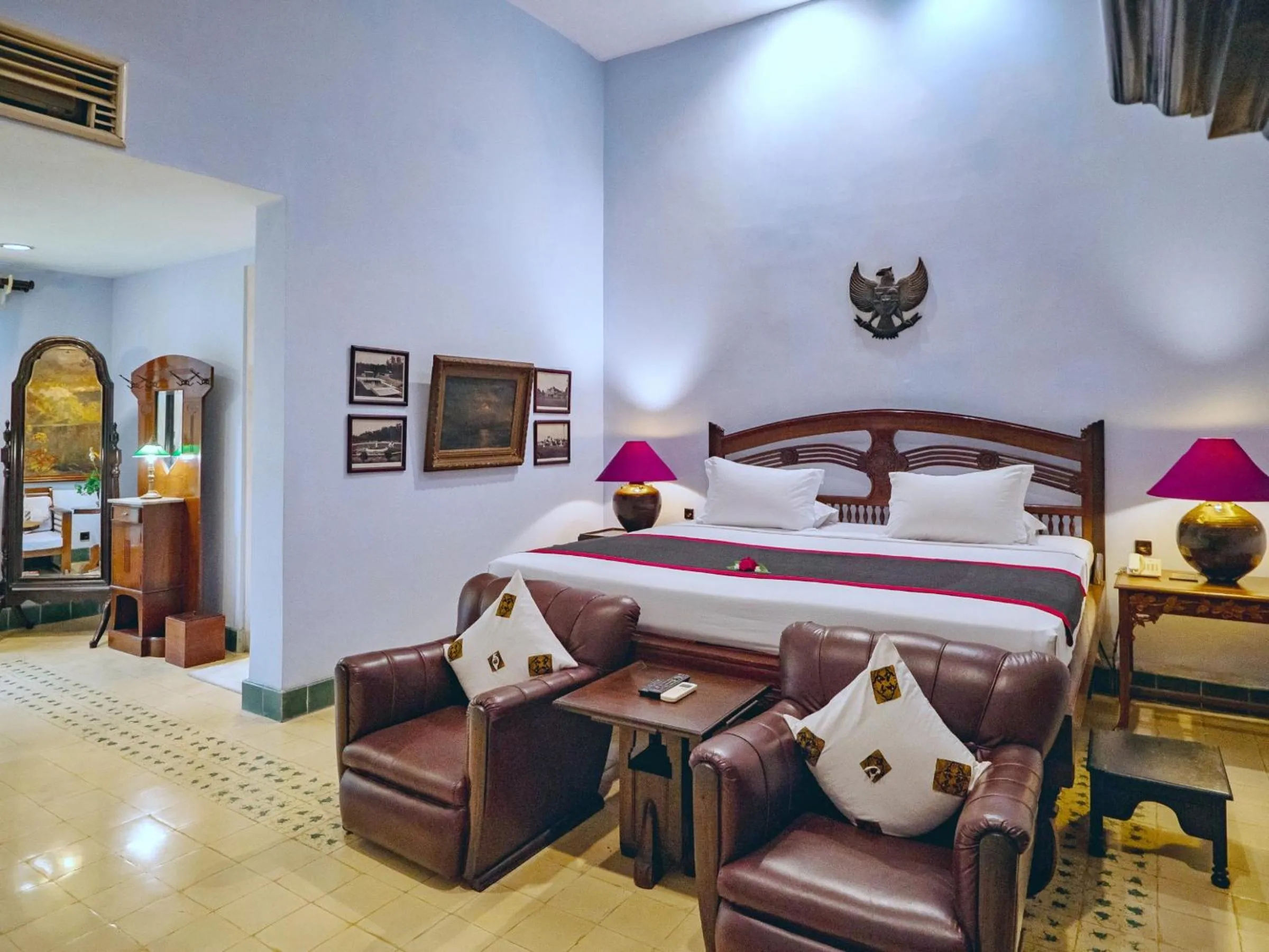 Bed in Hotel Tugu Blitar